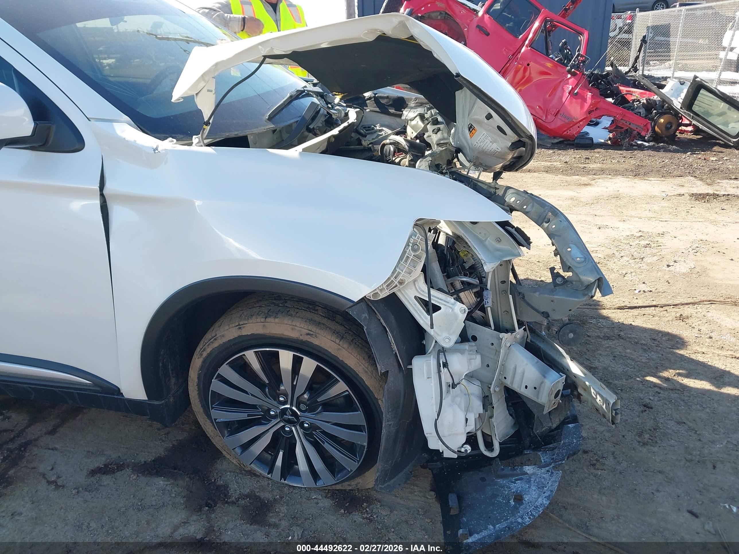 MITSUBISHI OUTLANDER image 6