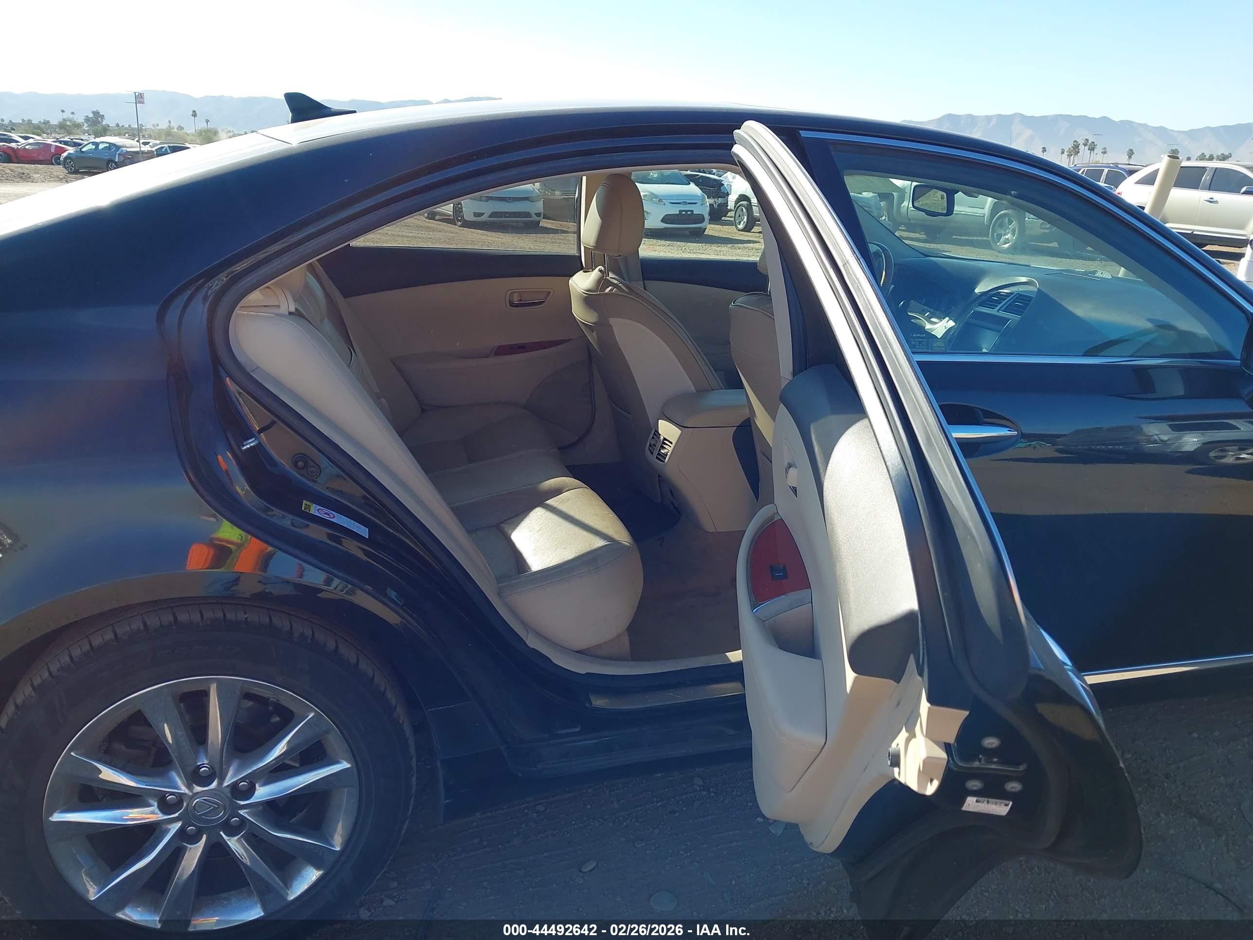 LEXUS ES image 8
