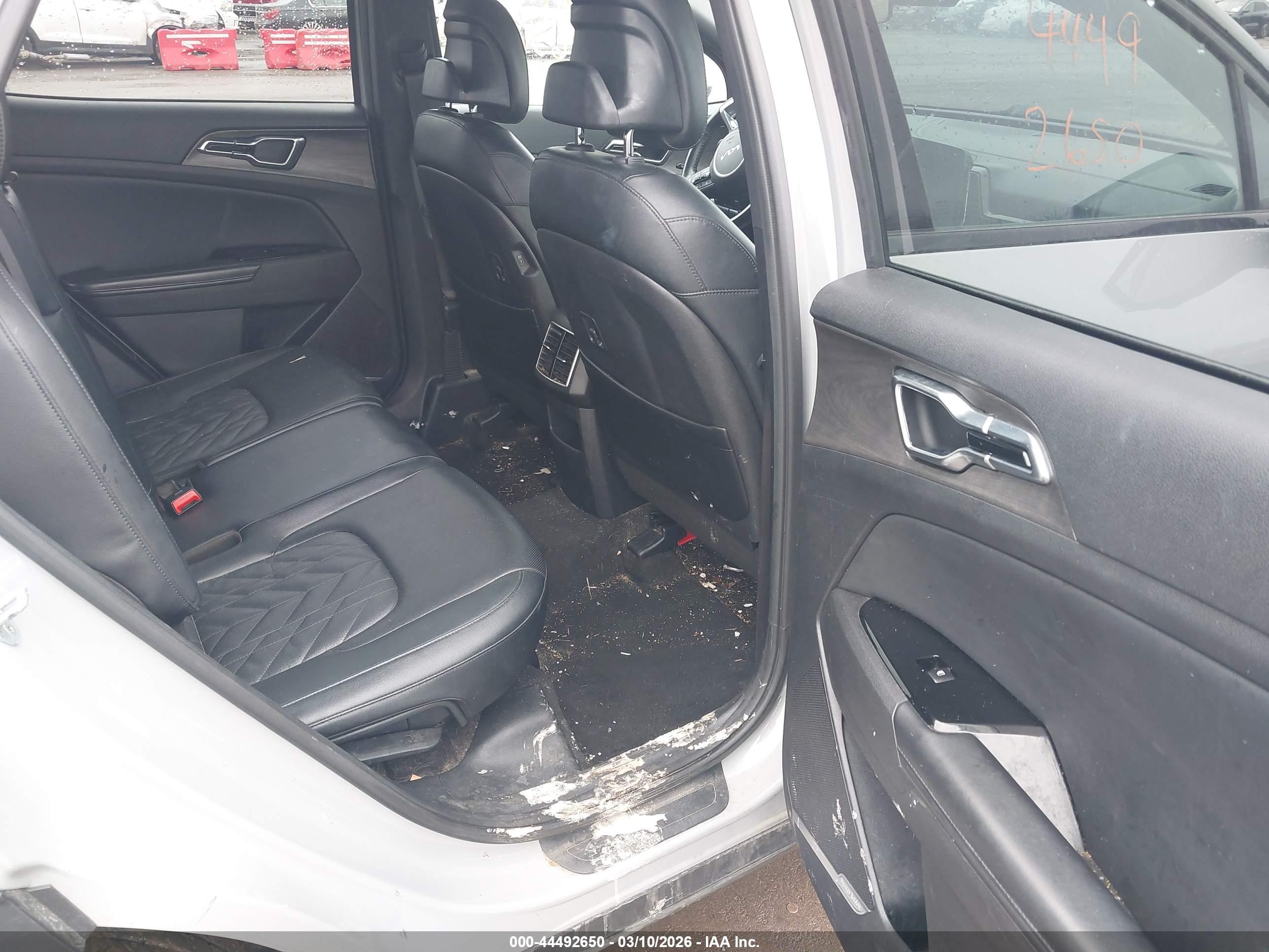 KIA SPORTAGE image 8
