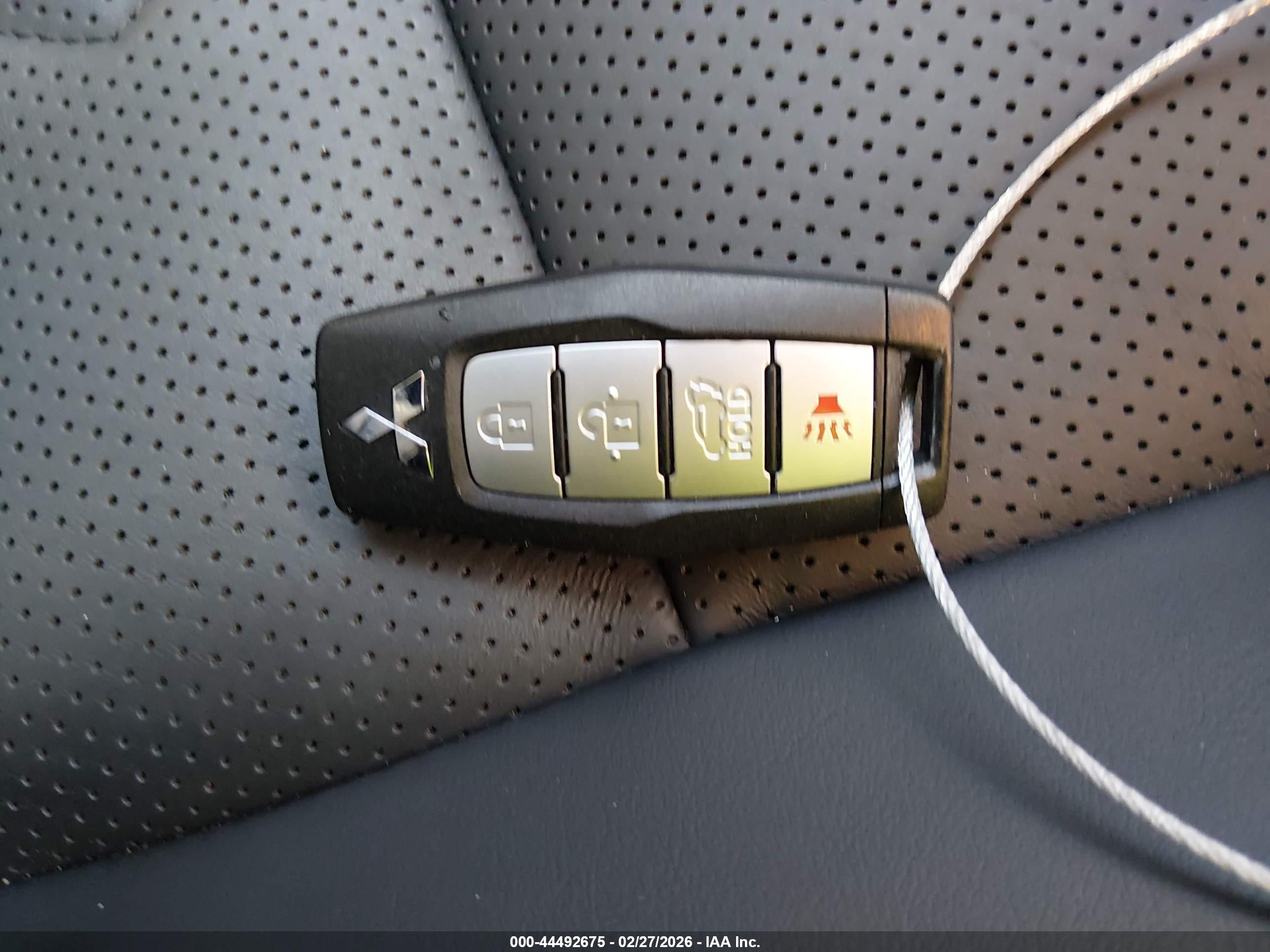 MITSUBISHI OUTLANDER image 11