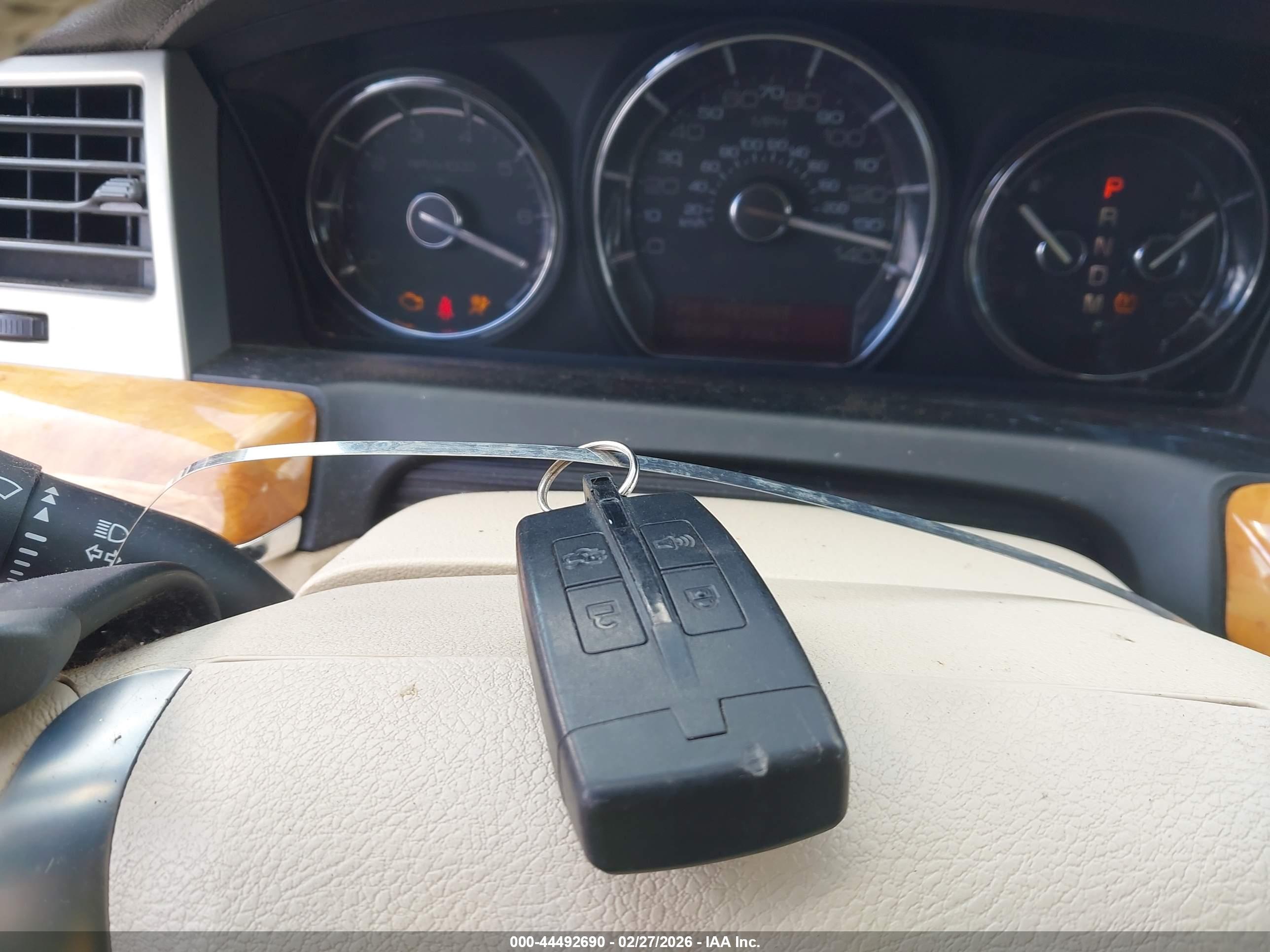 LINCOLN MKS image 11