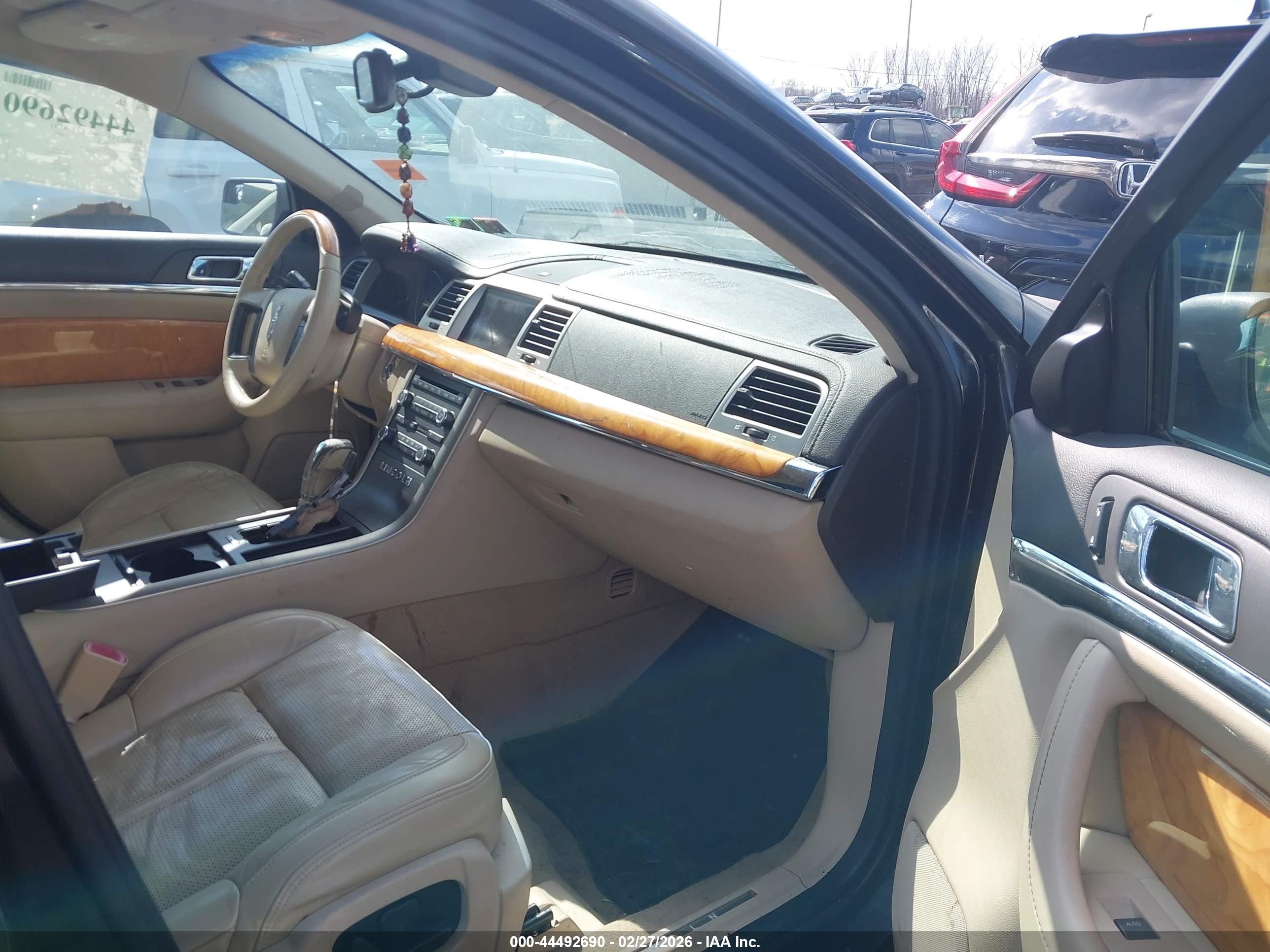 LINCOLN MKS image 5