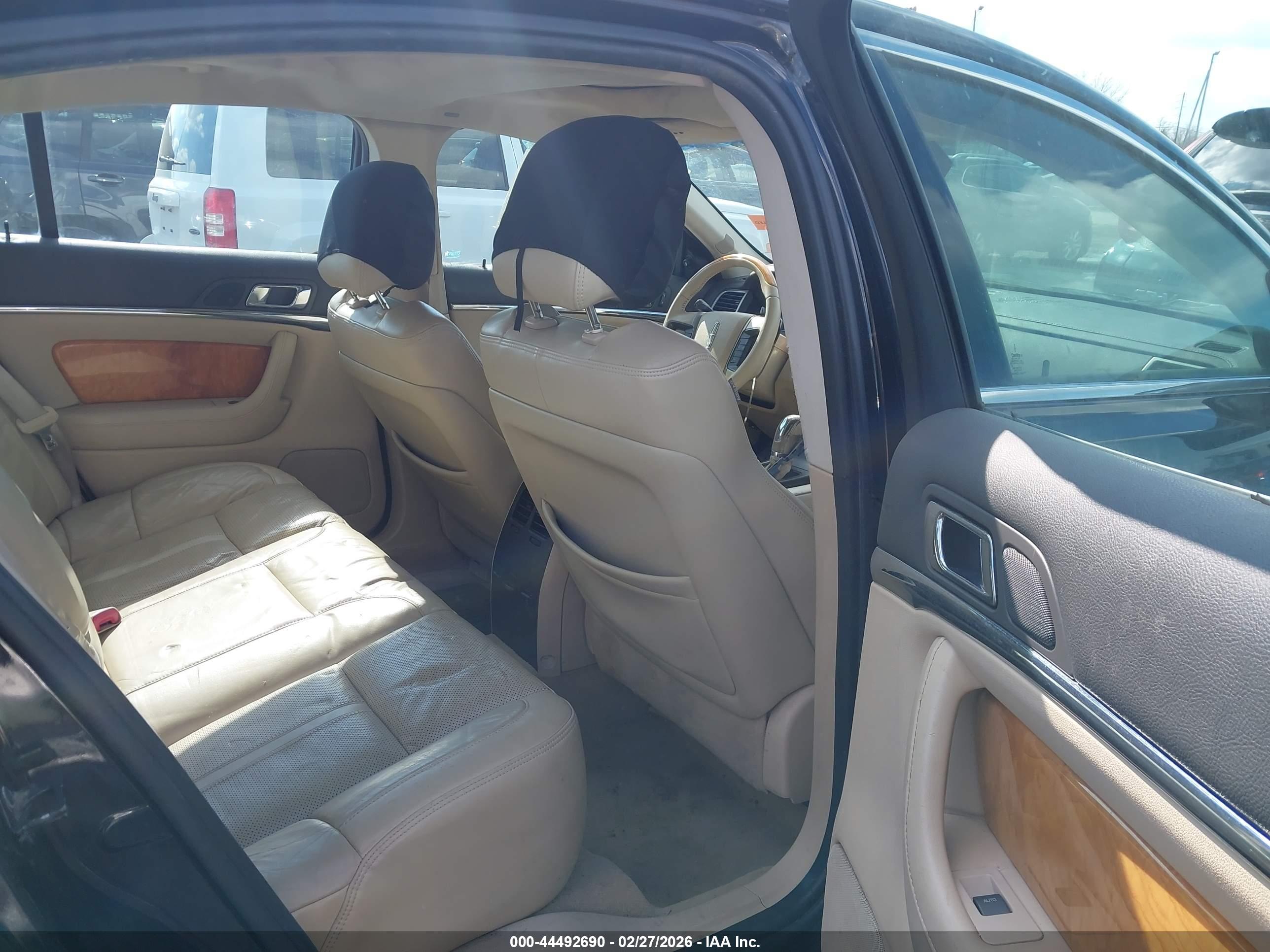 LINCOLN MKS image 8
