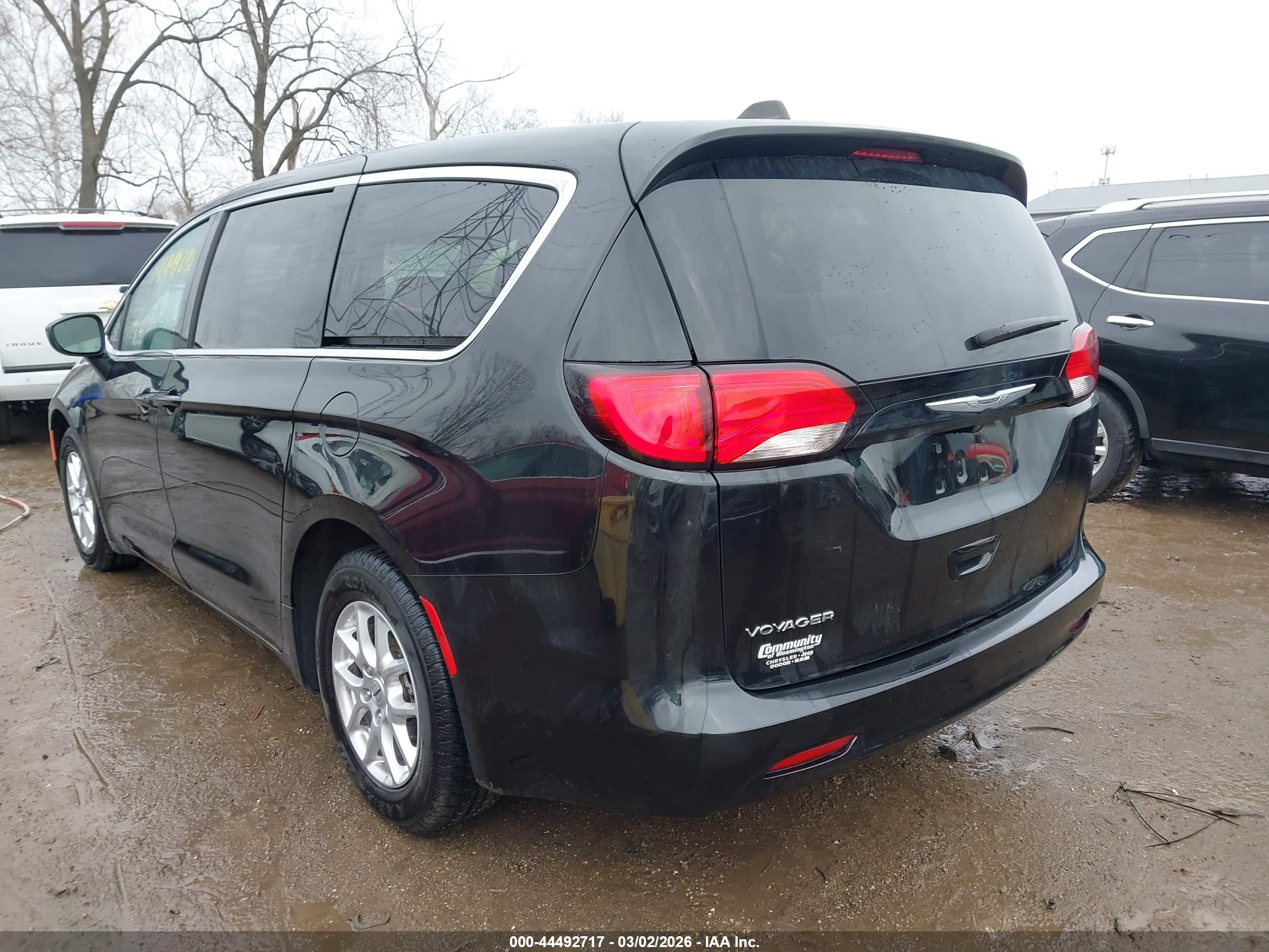 CHRYSLER VOYAGER image 3