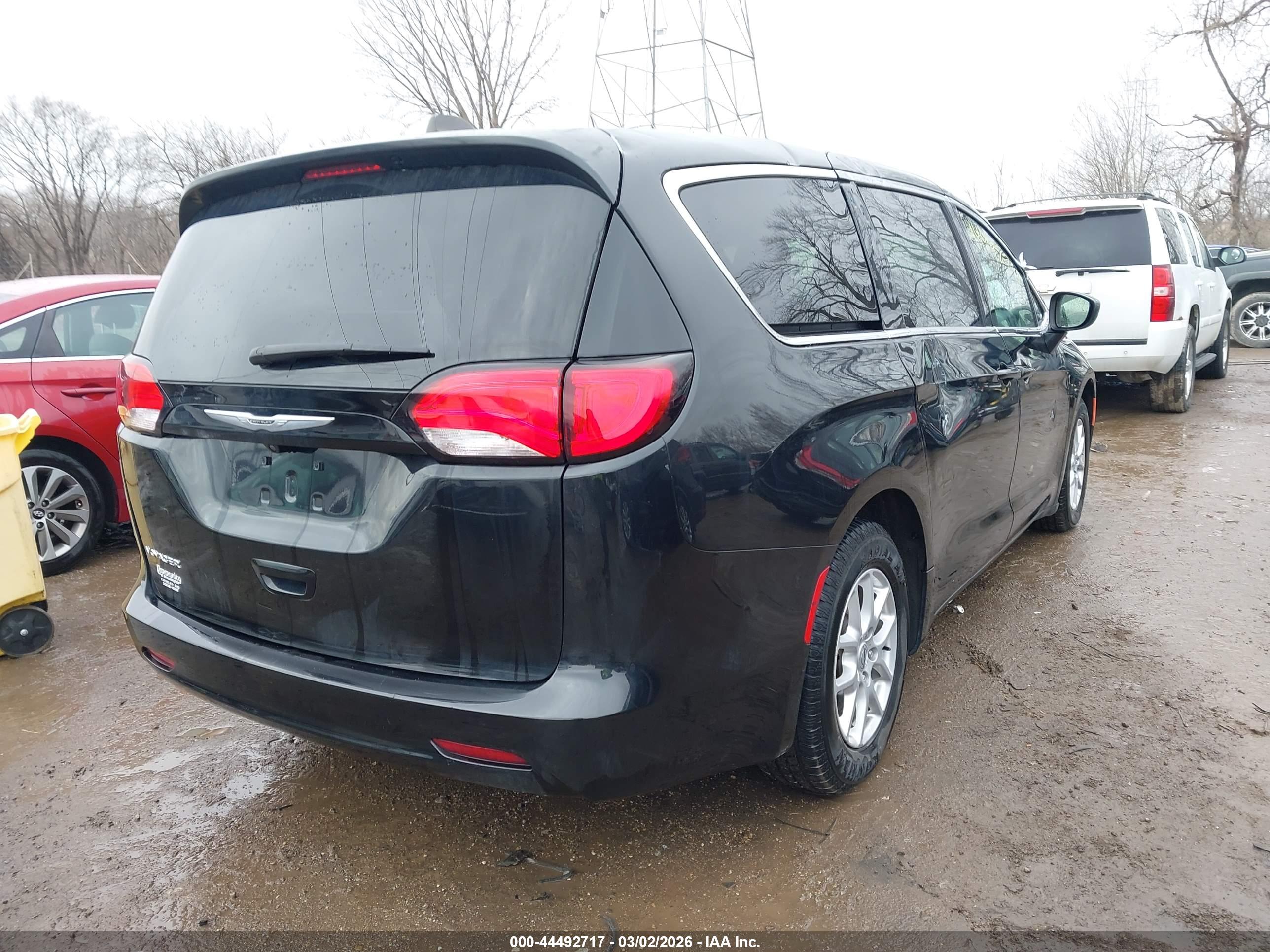CHRYSLER VOYAGER image 4