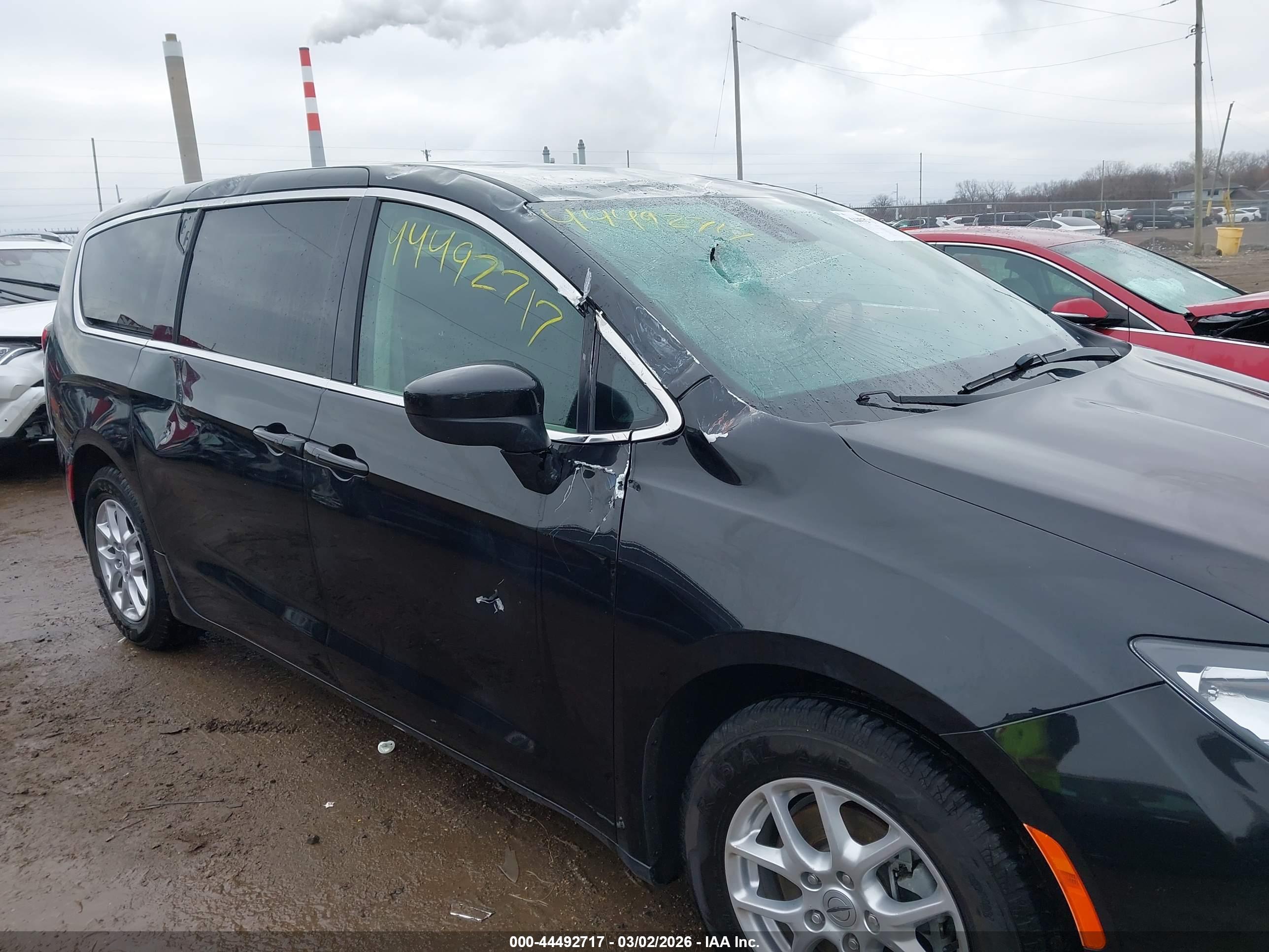 CHRYSLER VOYAGER image 6