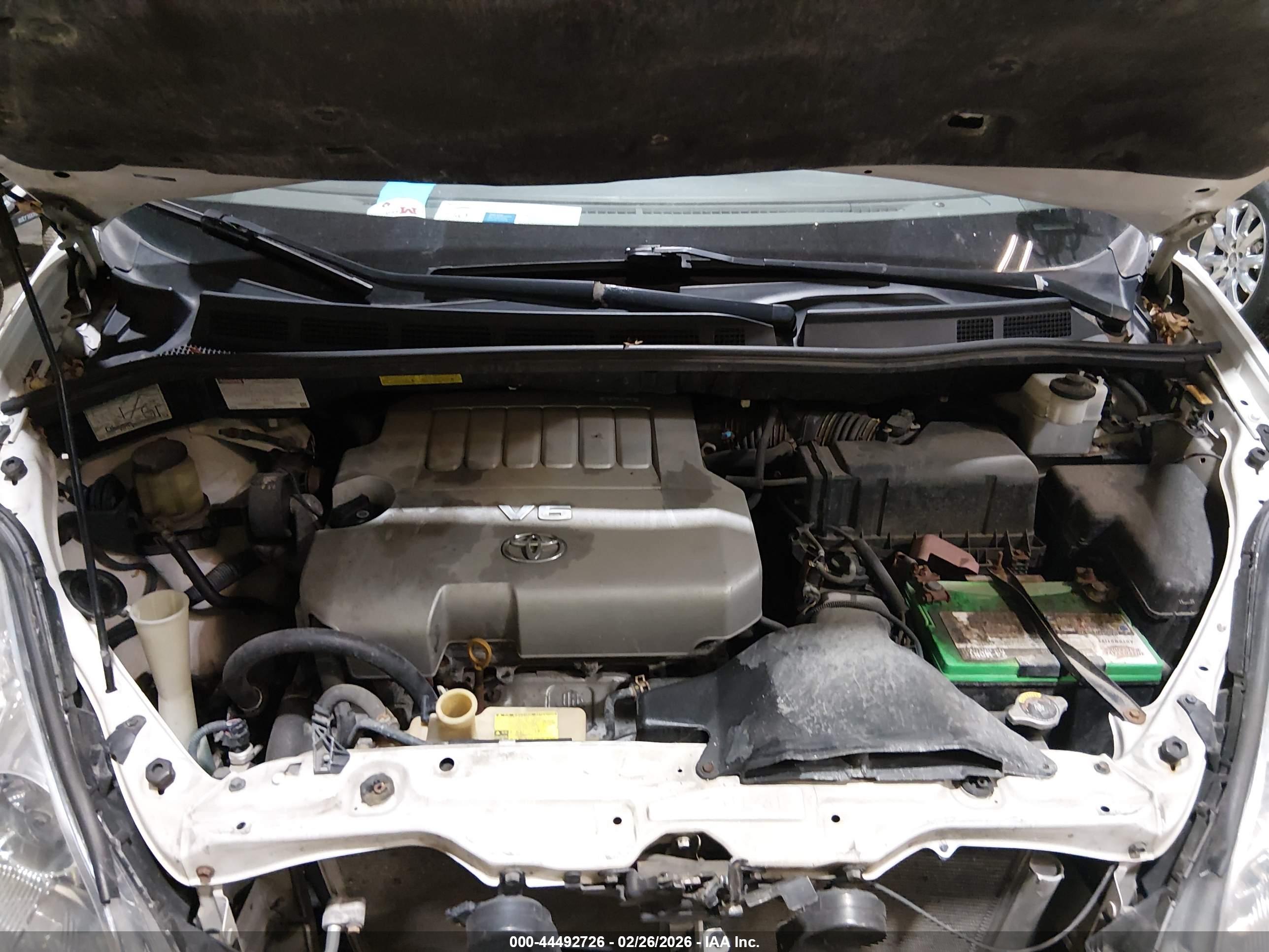 TOYOTA SIENNA image 10
