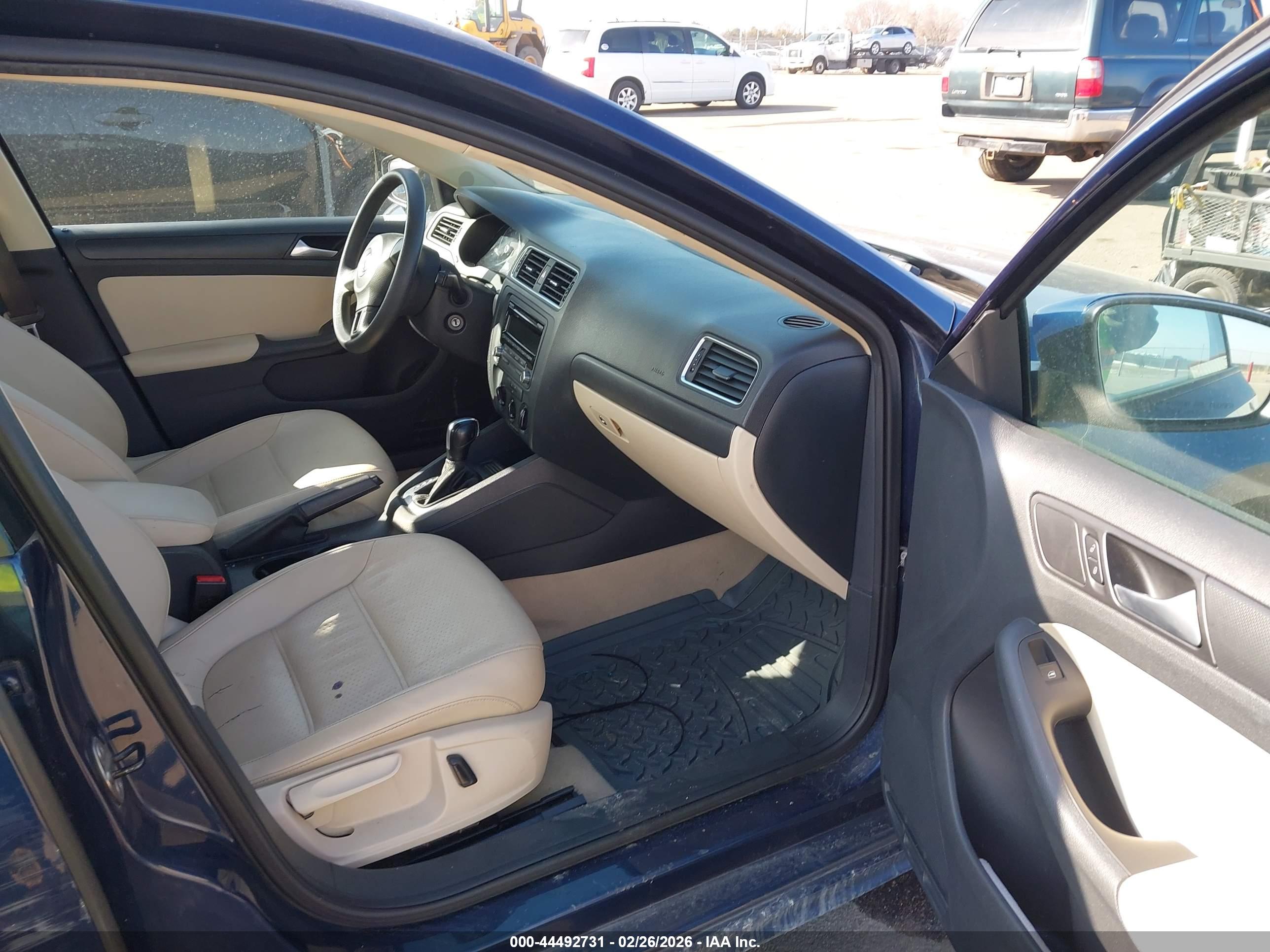VOLKSWAGEN JETTA image 5