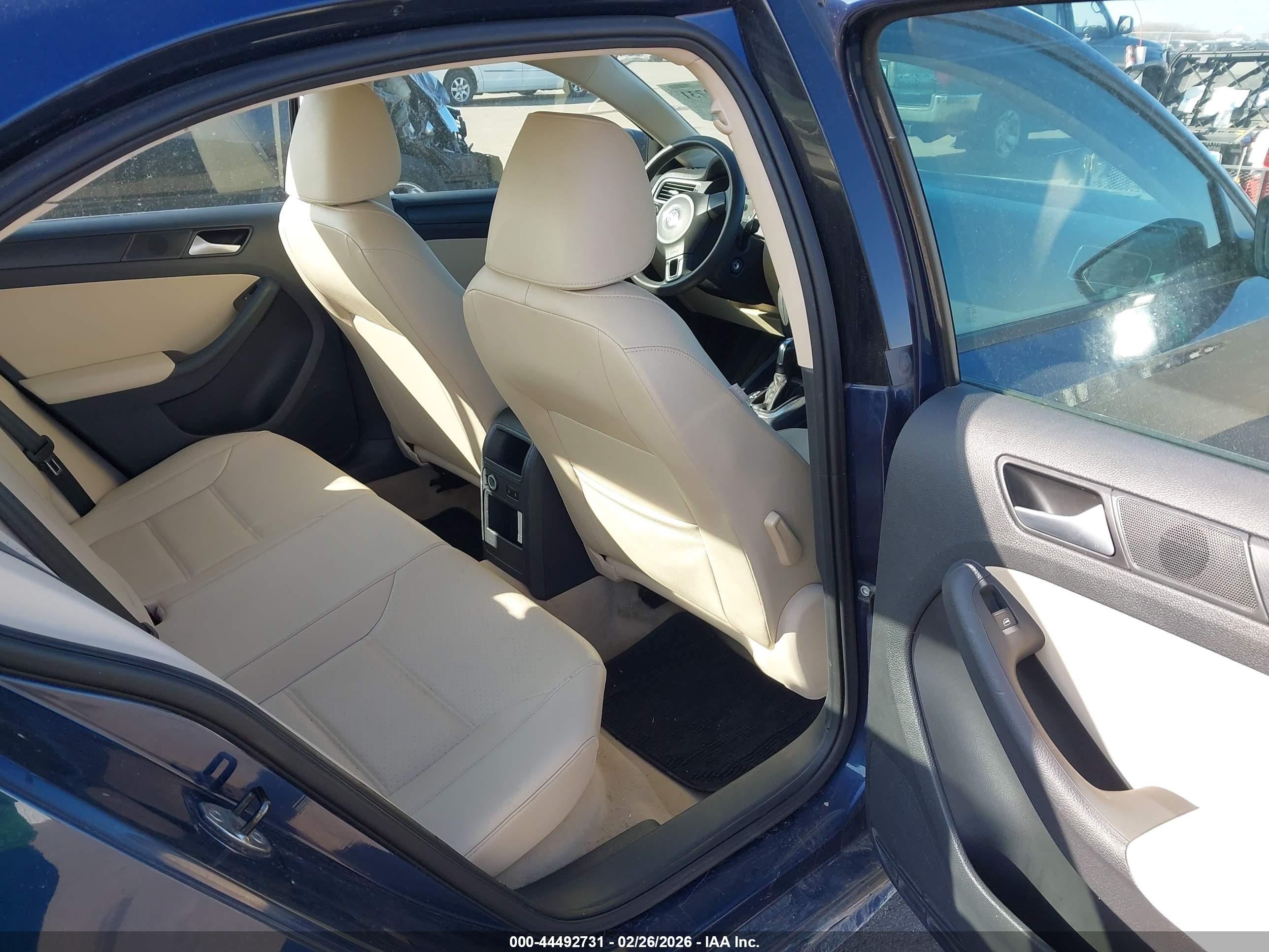 VOLKSWAGEN JETTA image 8