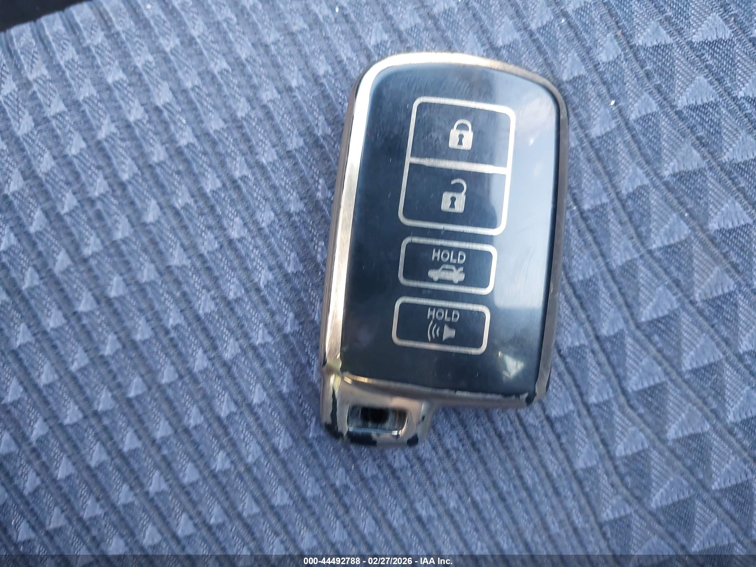 TOYOTA CAMRY image 11