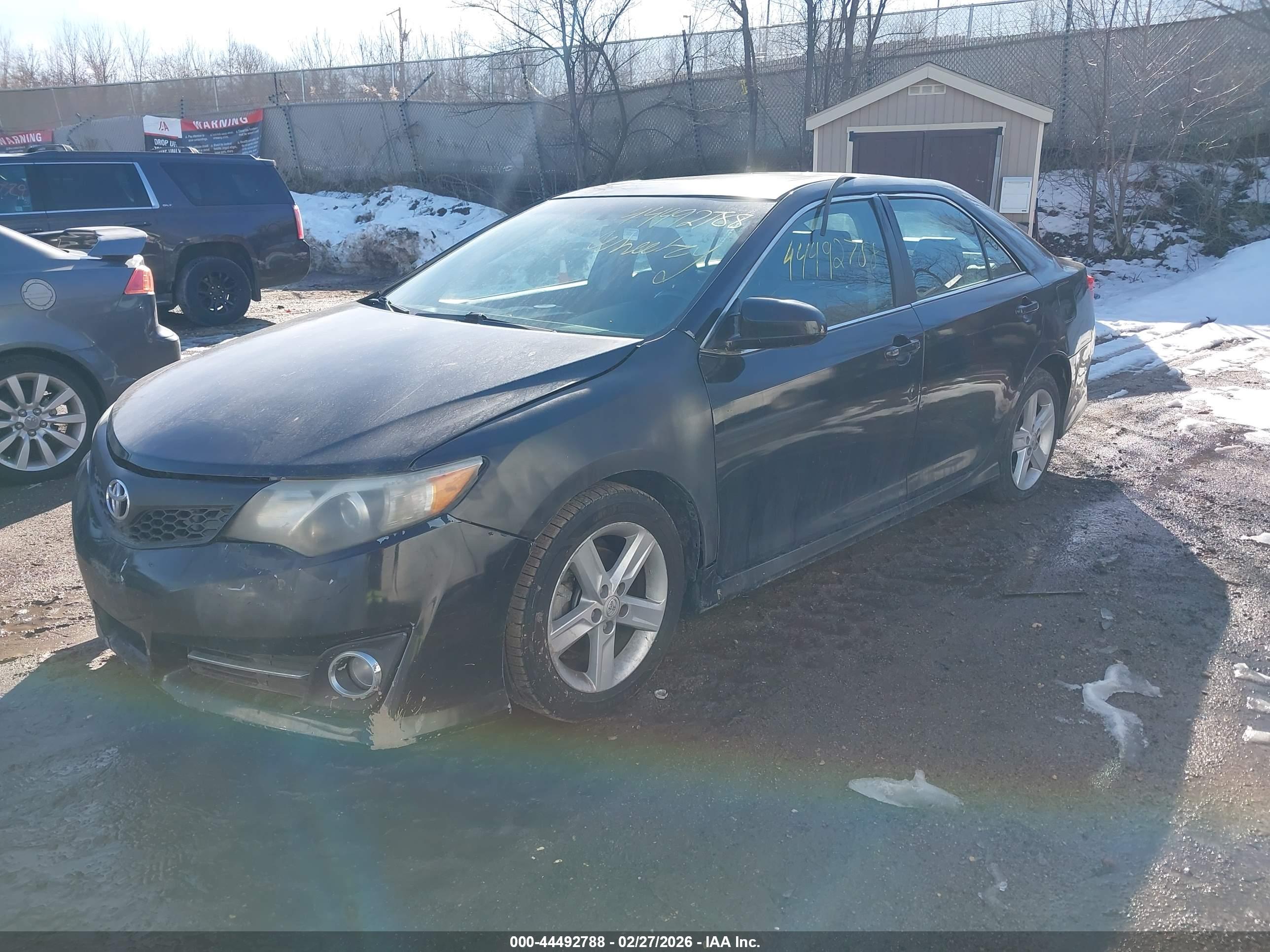 TOYOTA CAMRY image 2