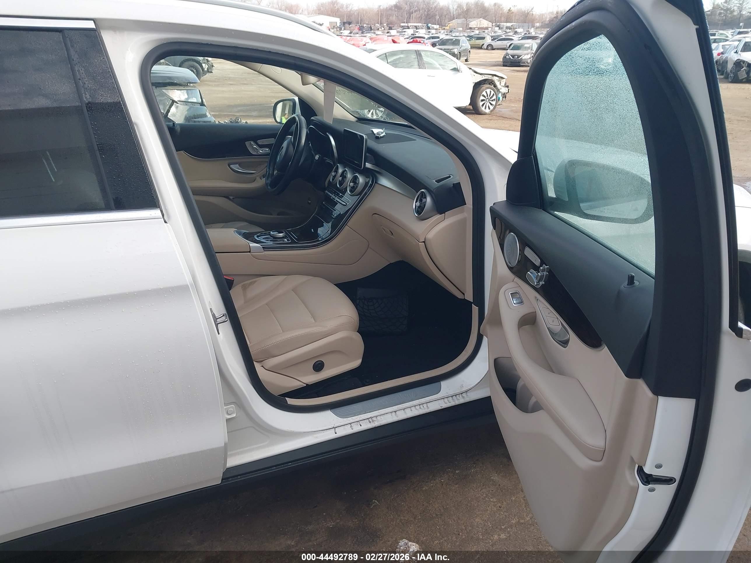 MERCEDES-BENZ GLC image 5