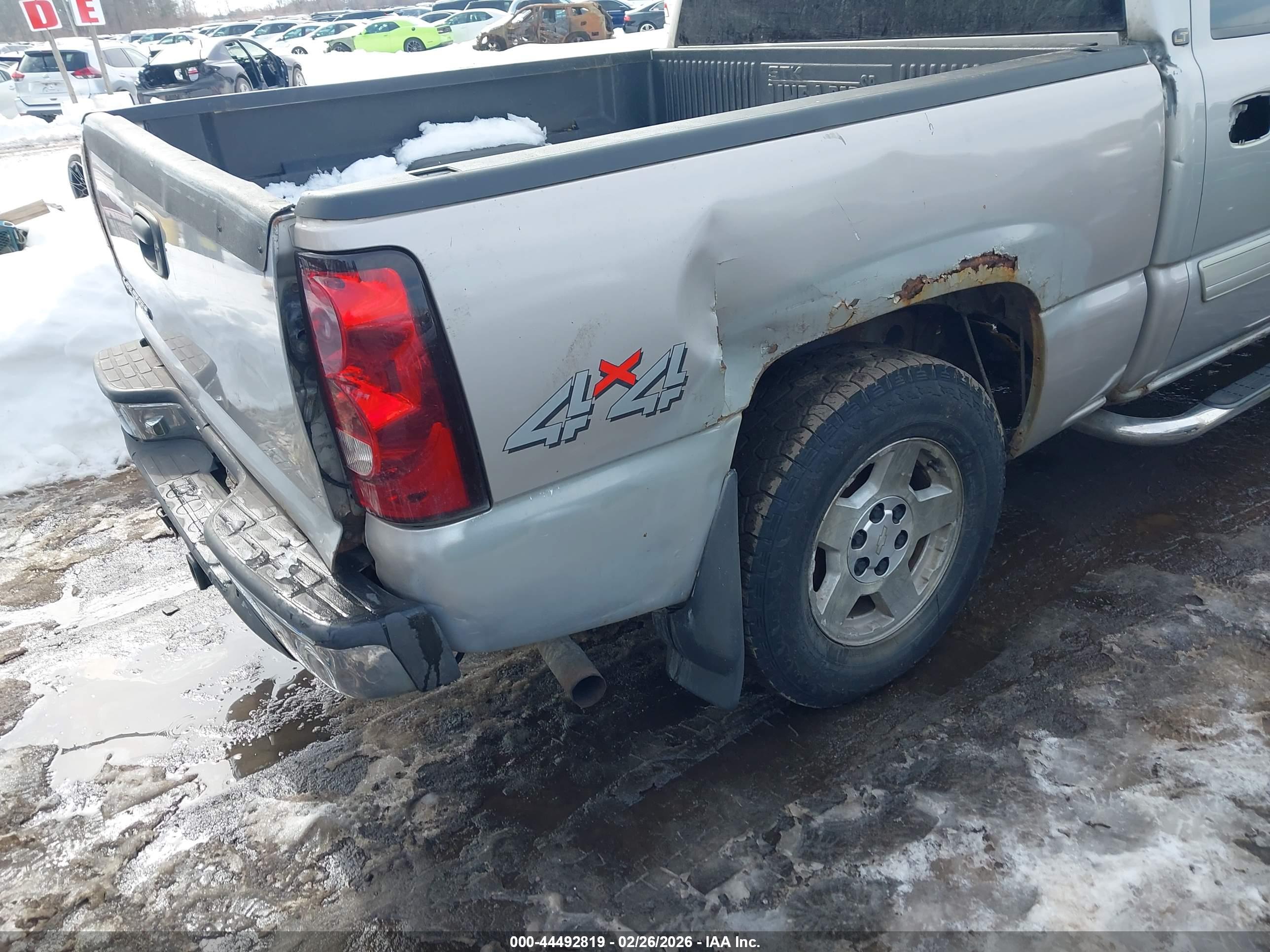 CHEVROLET SILVERADO image 6