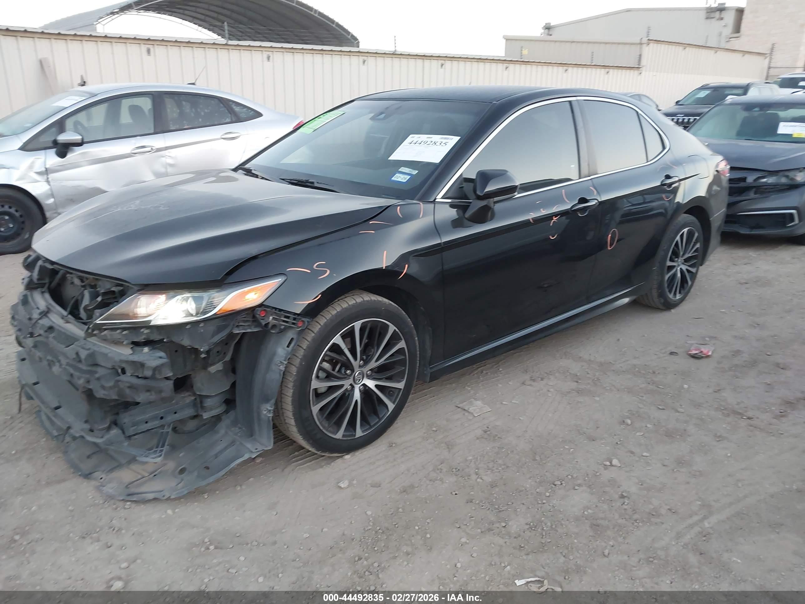 TOYOTA CAMRY image 2