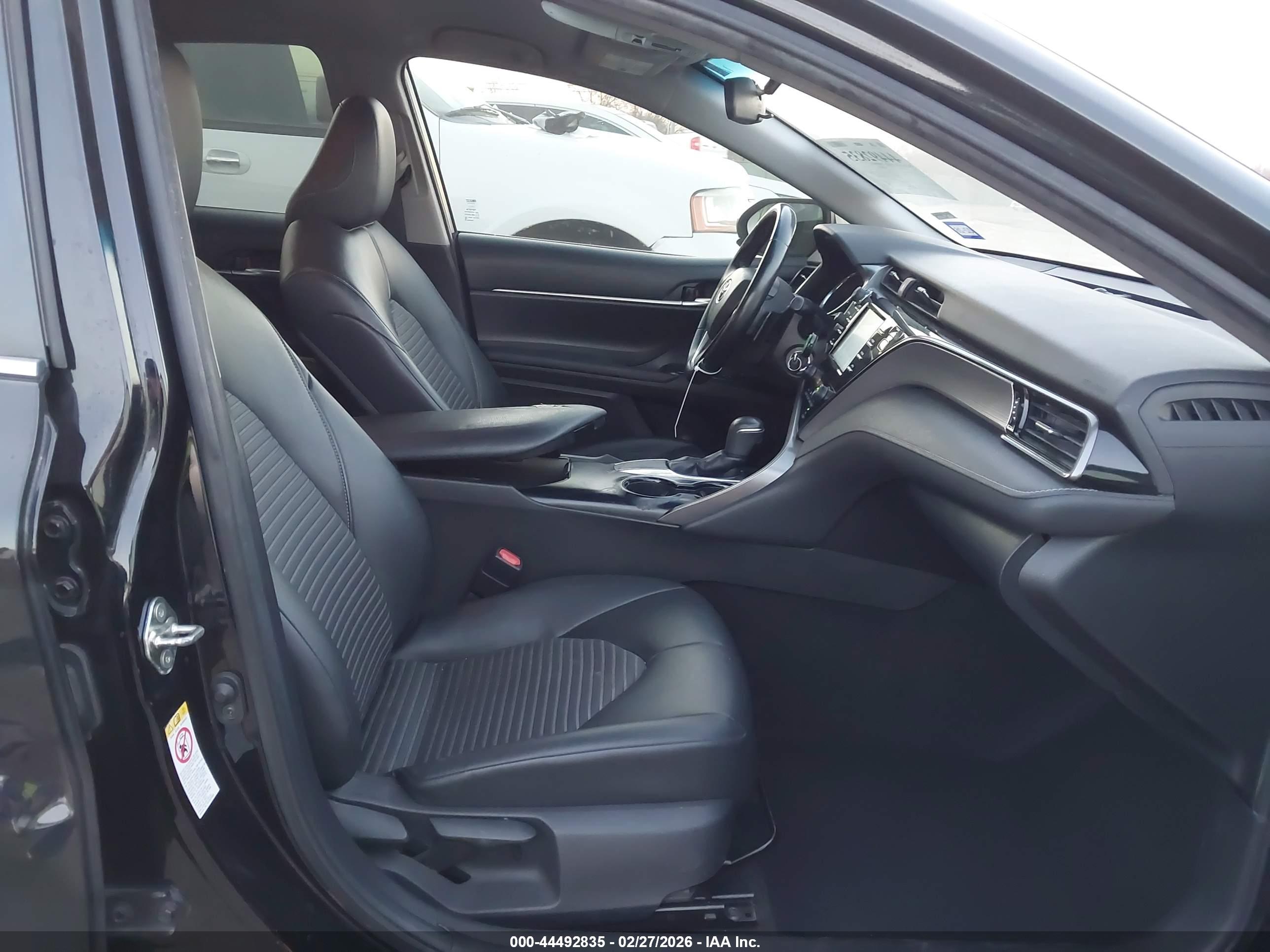 TOYOTA CAMRY image 5