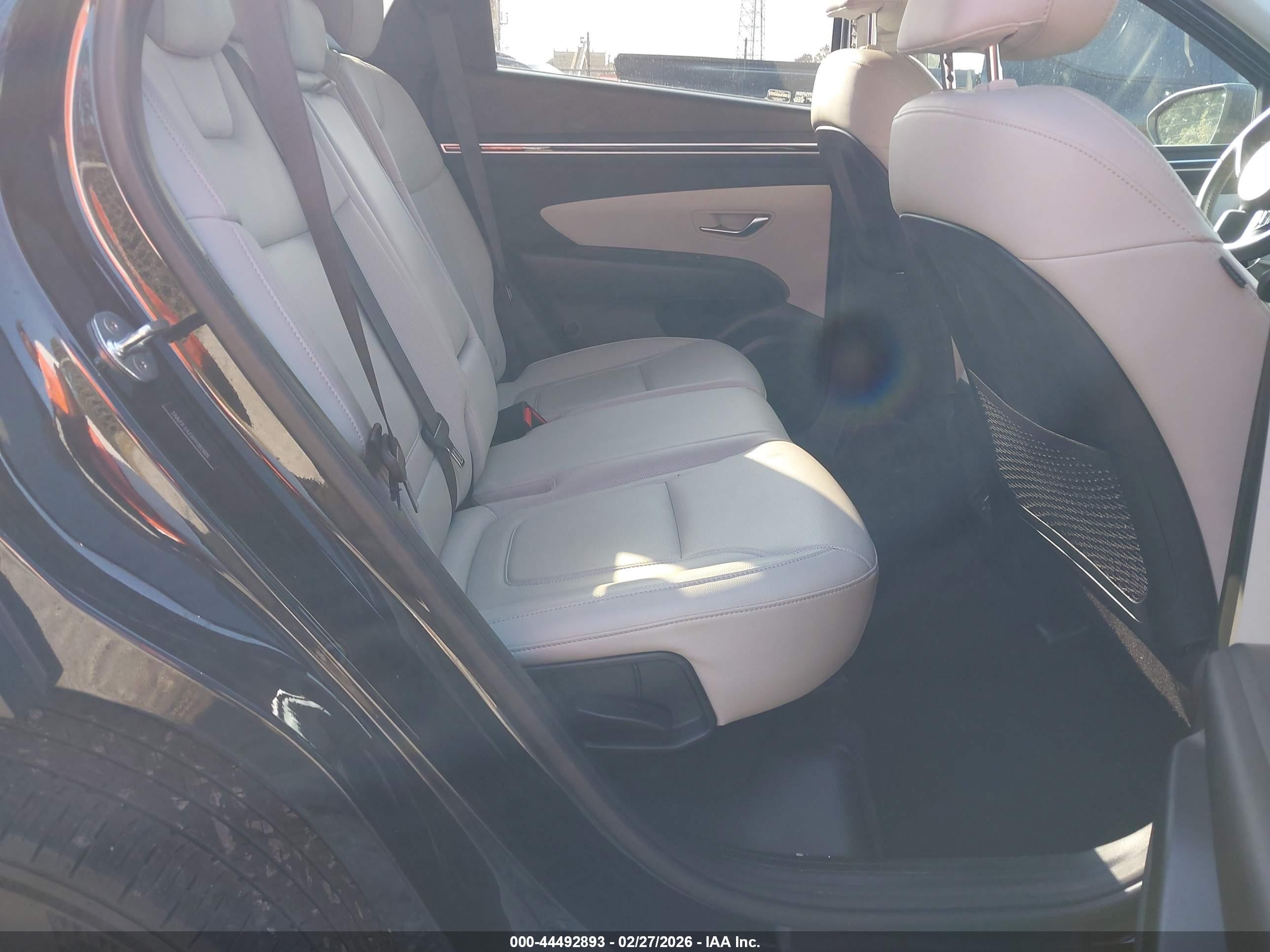 HYUNDAI TUCSON image 8