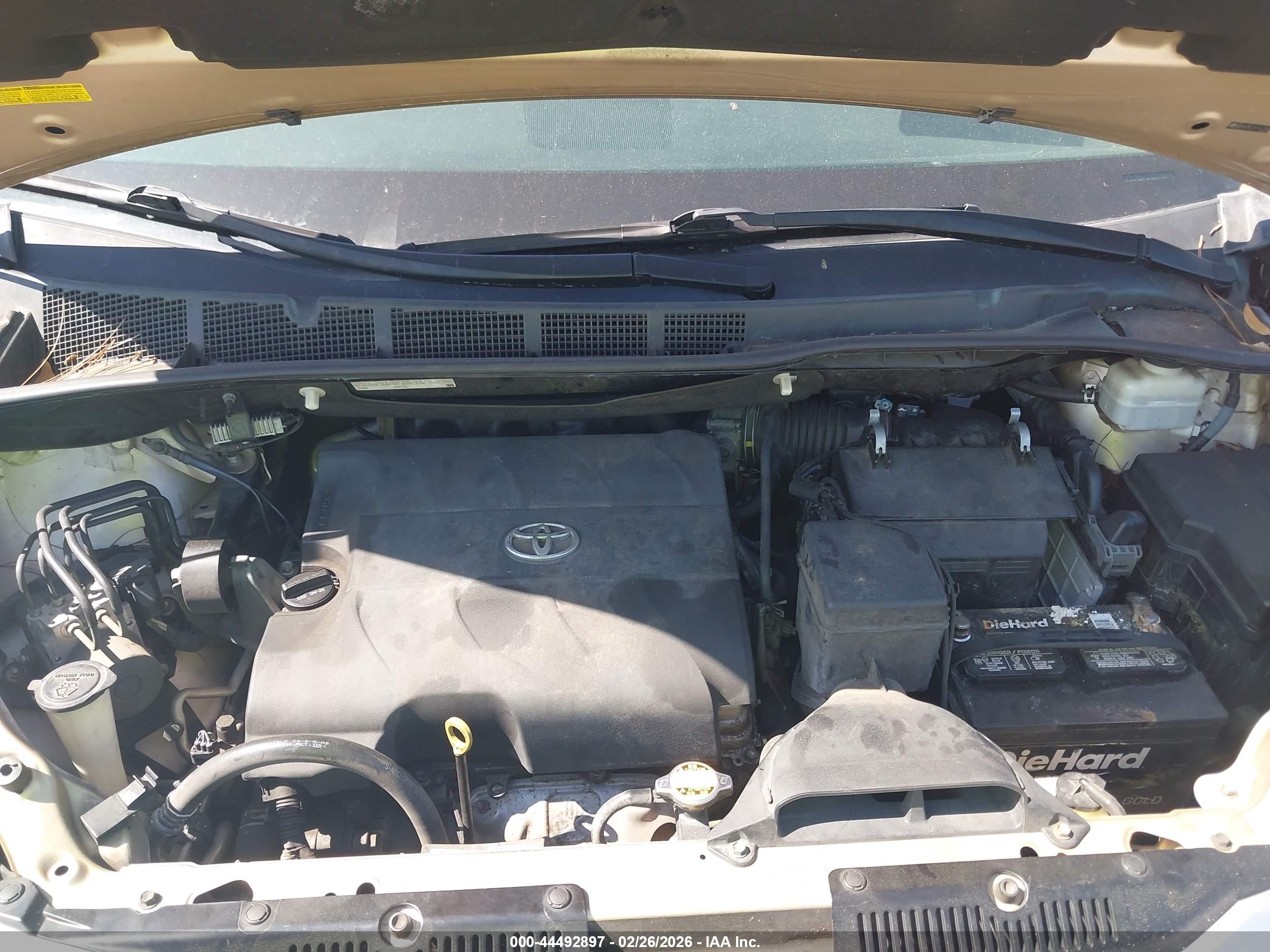TOYOTA SIENNA image 10