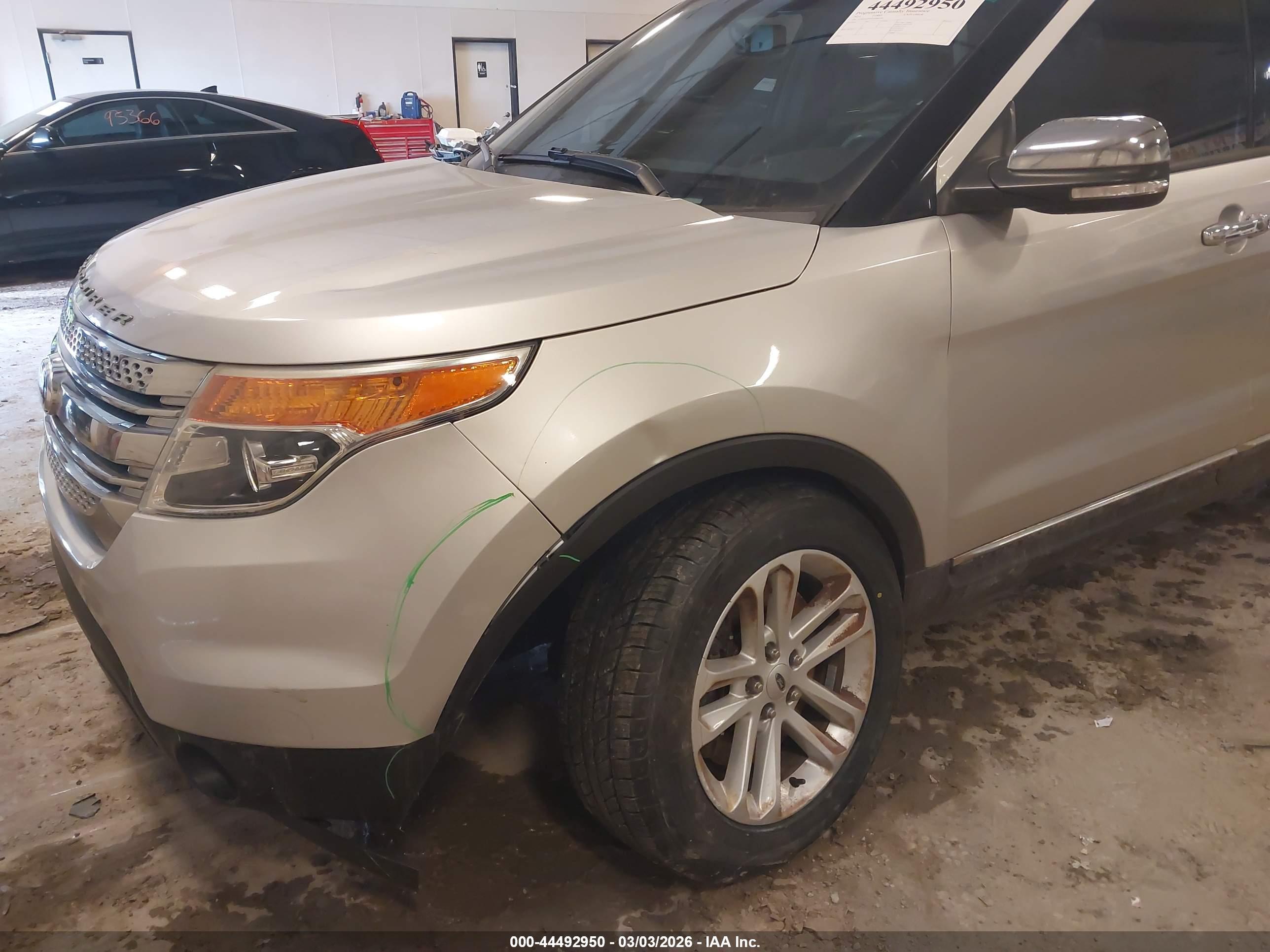 FORD EXPLORER image 6