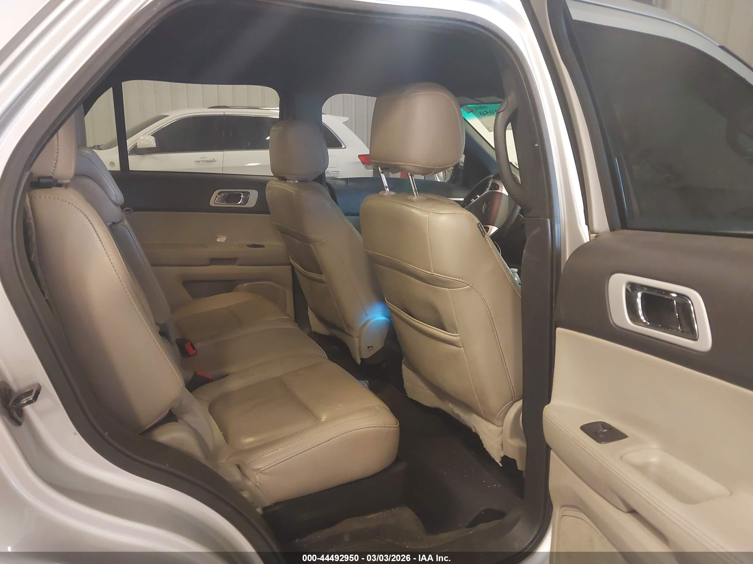 FORD EXPLORER image 8