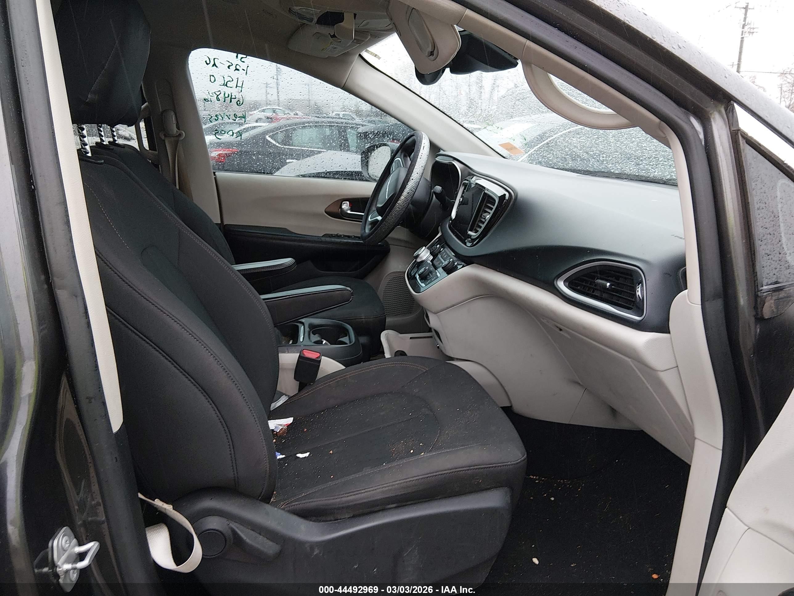 CHRYSLER PACIFICA image 5