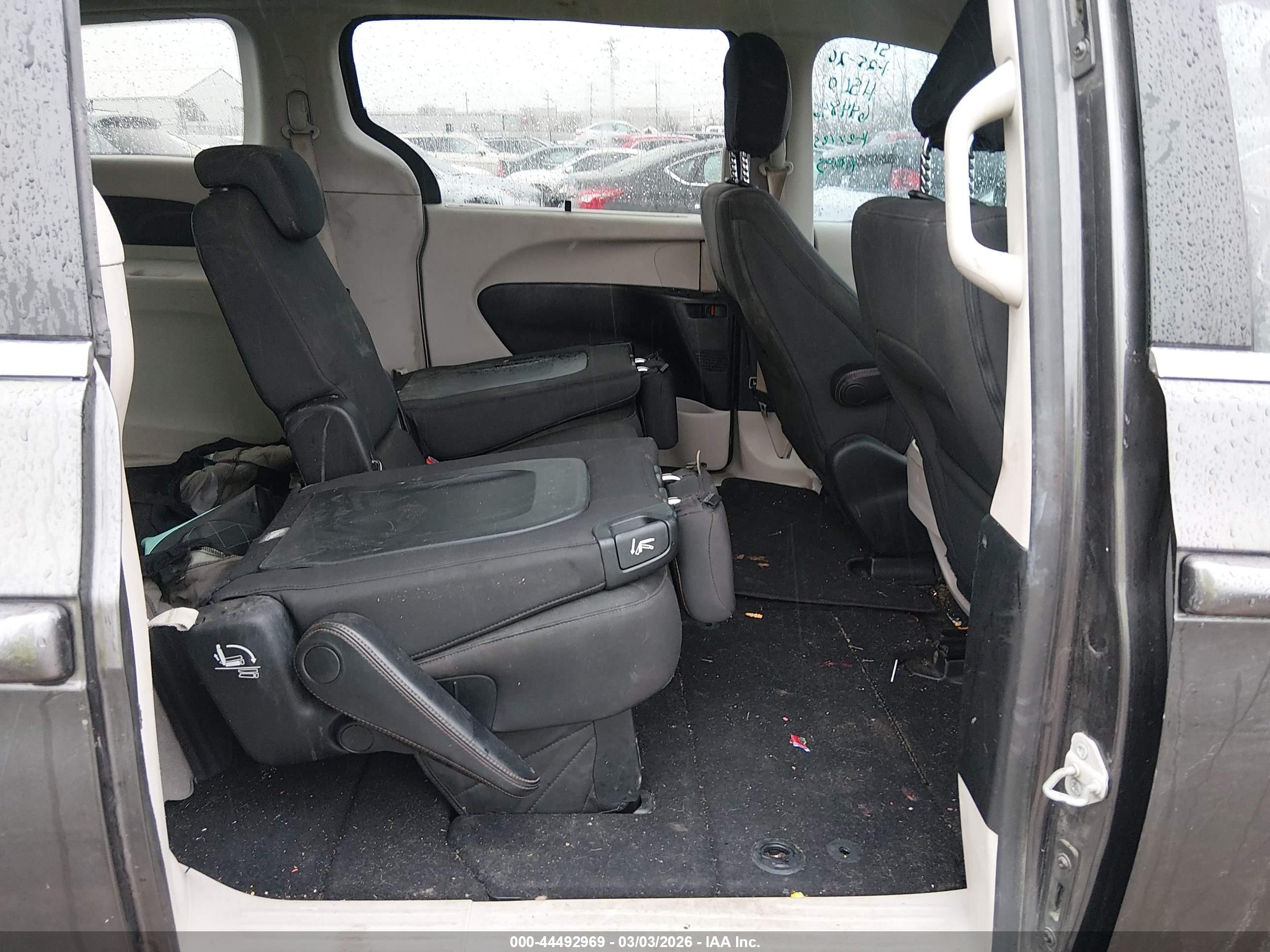 CHRYSLER PACIFICA image 8