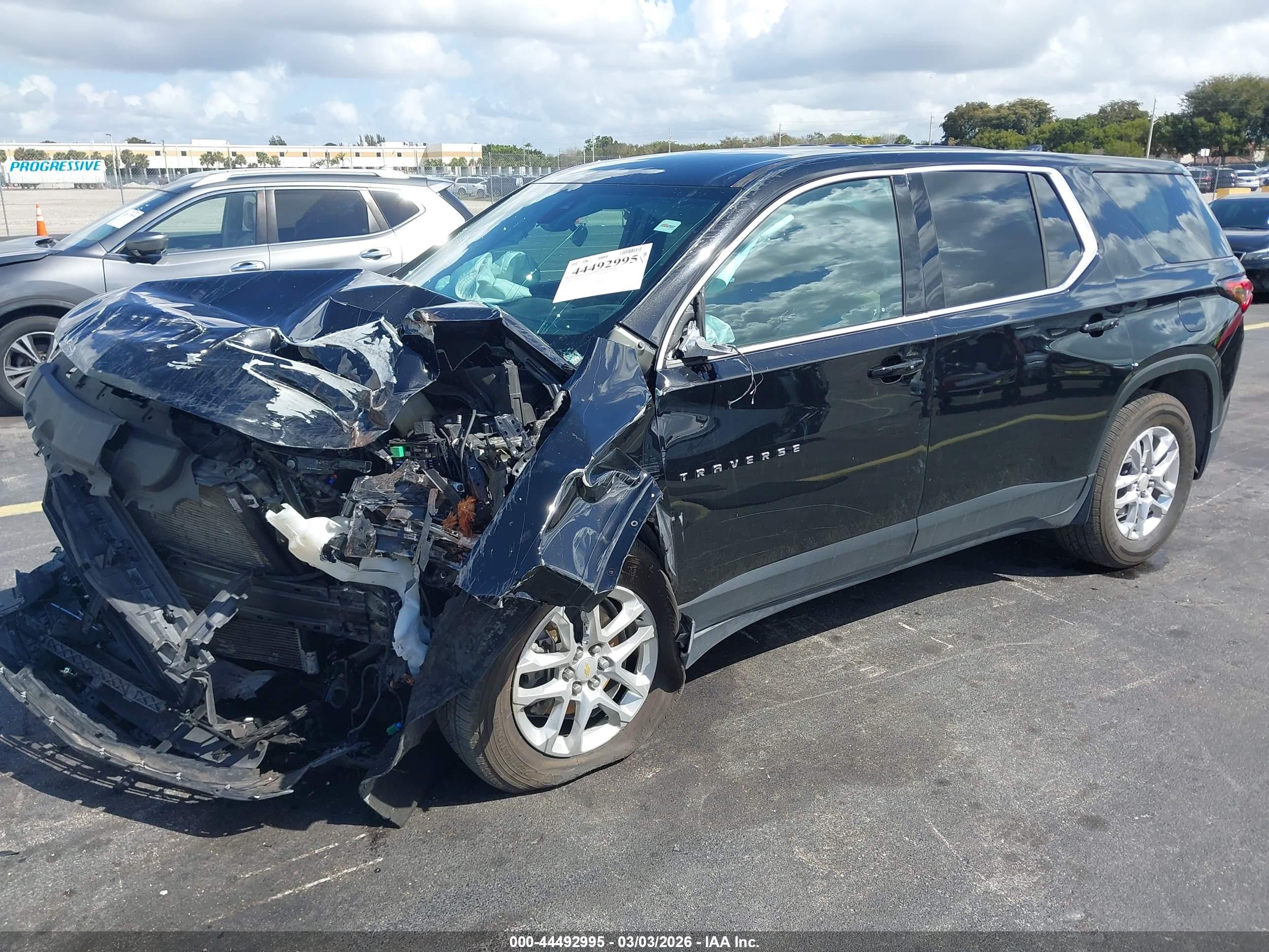 CHEVROLET TRAVERSE image 2