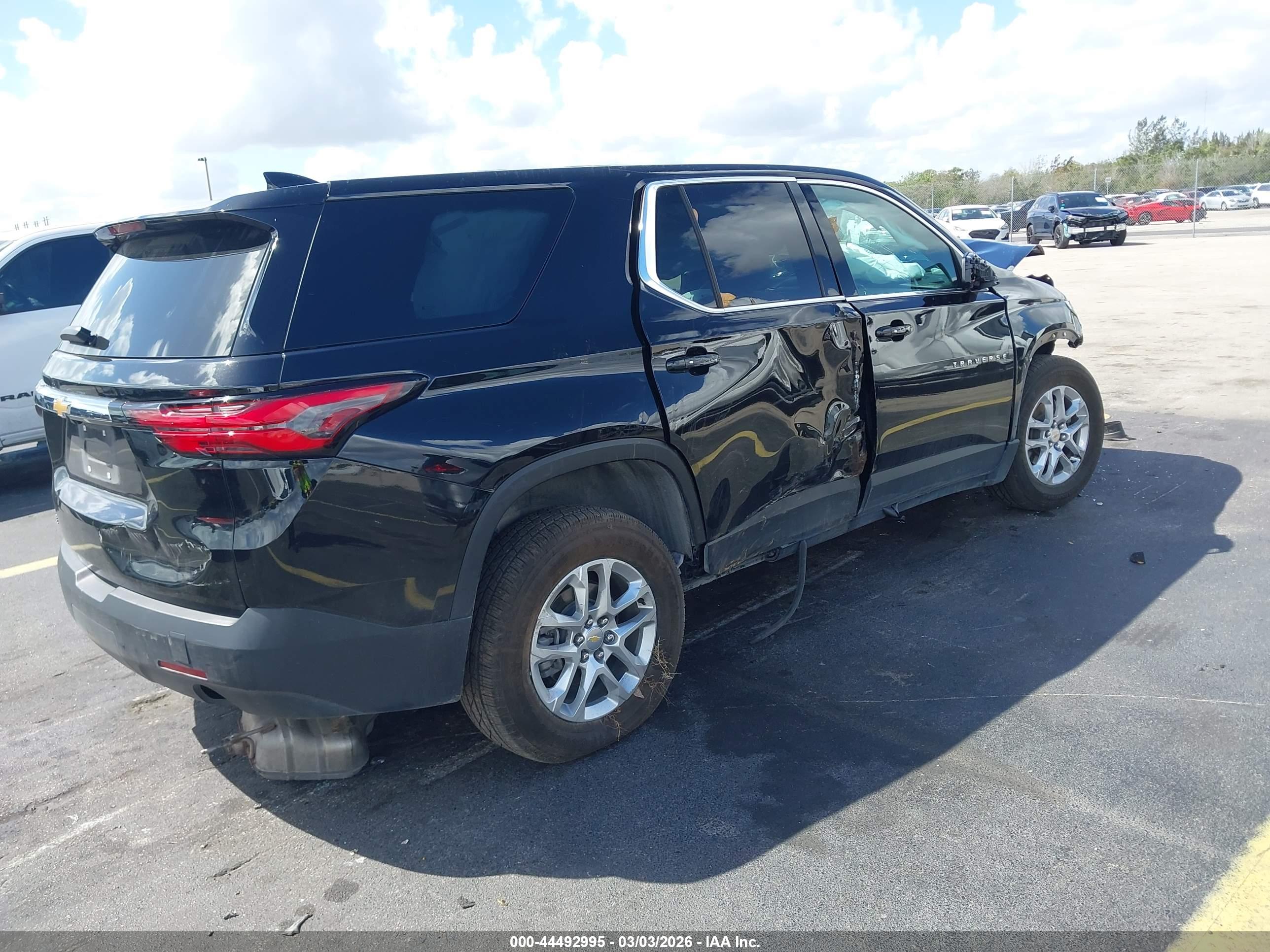 CHEVROLET TRAVERSE image 4