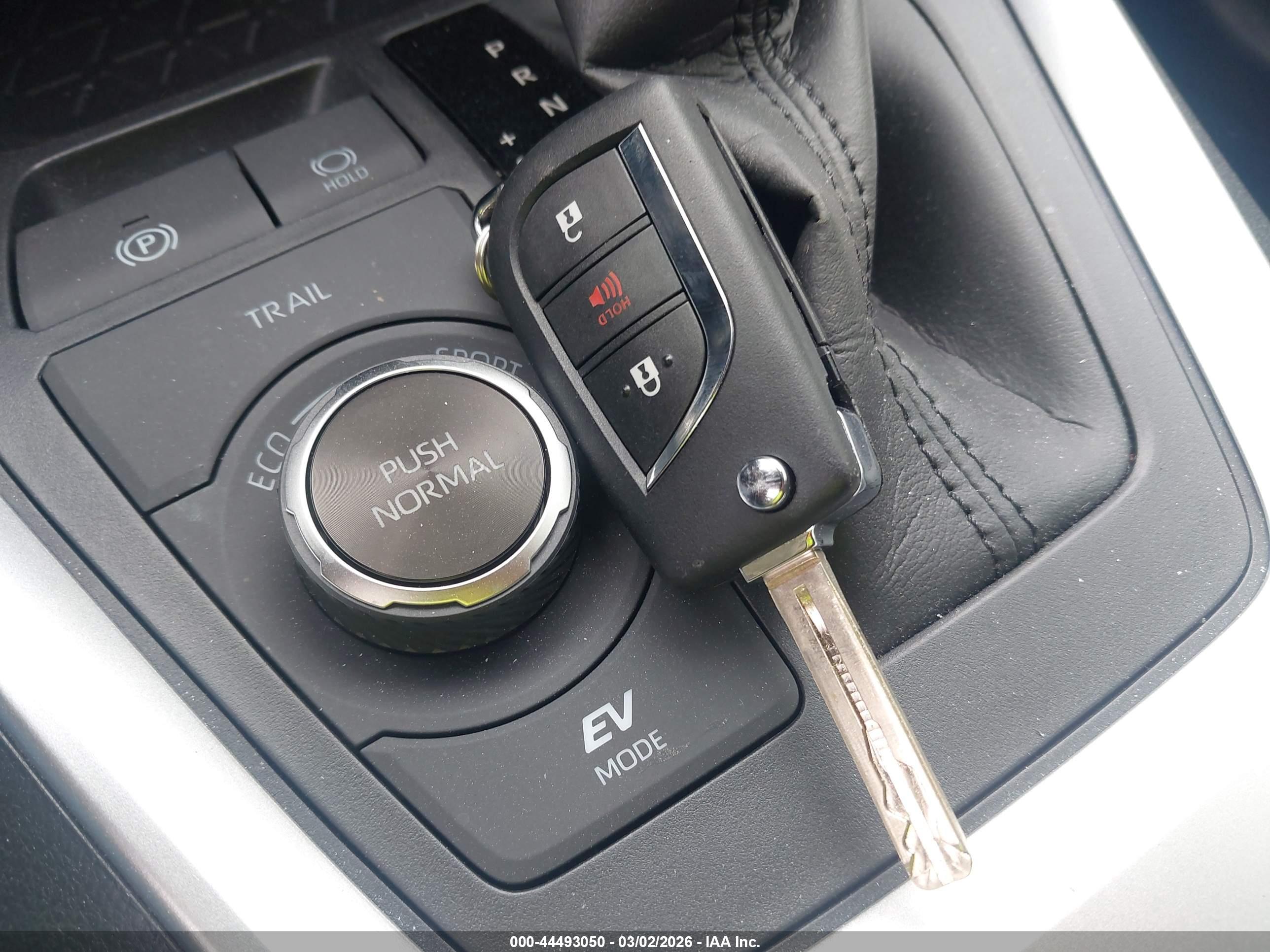 TOYOTA RAV4 image 11