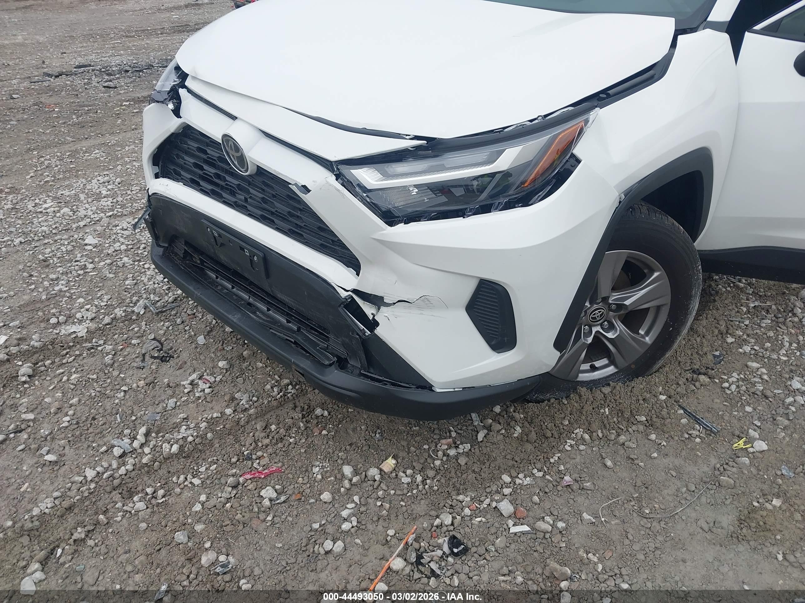 TOYOTA RAV4 image 6
