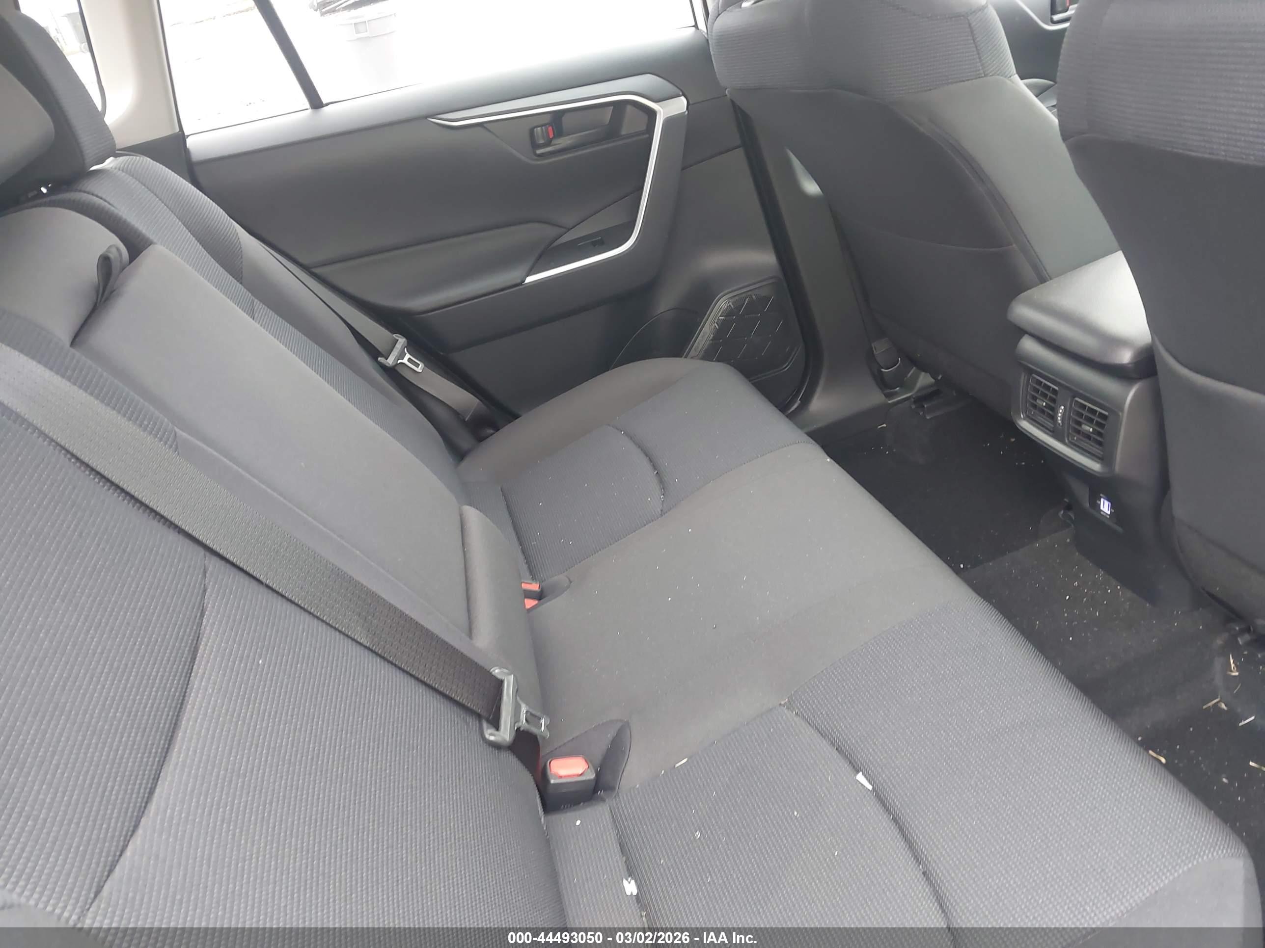 TOYOTA RAV4 image 8