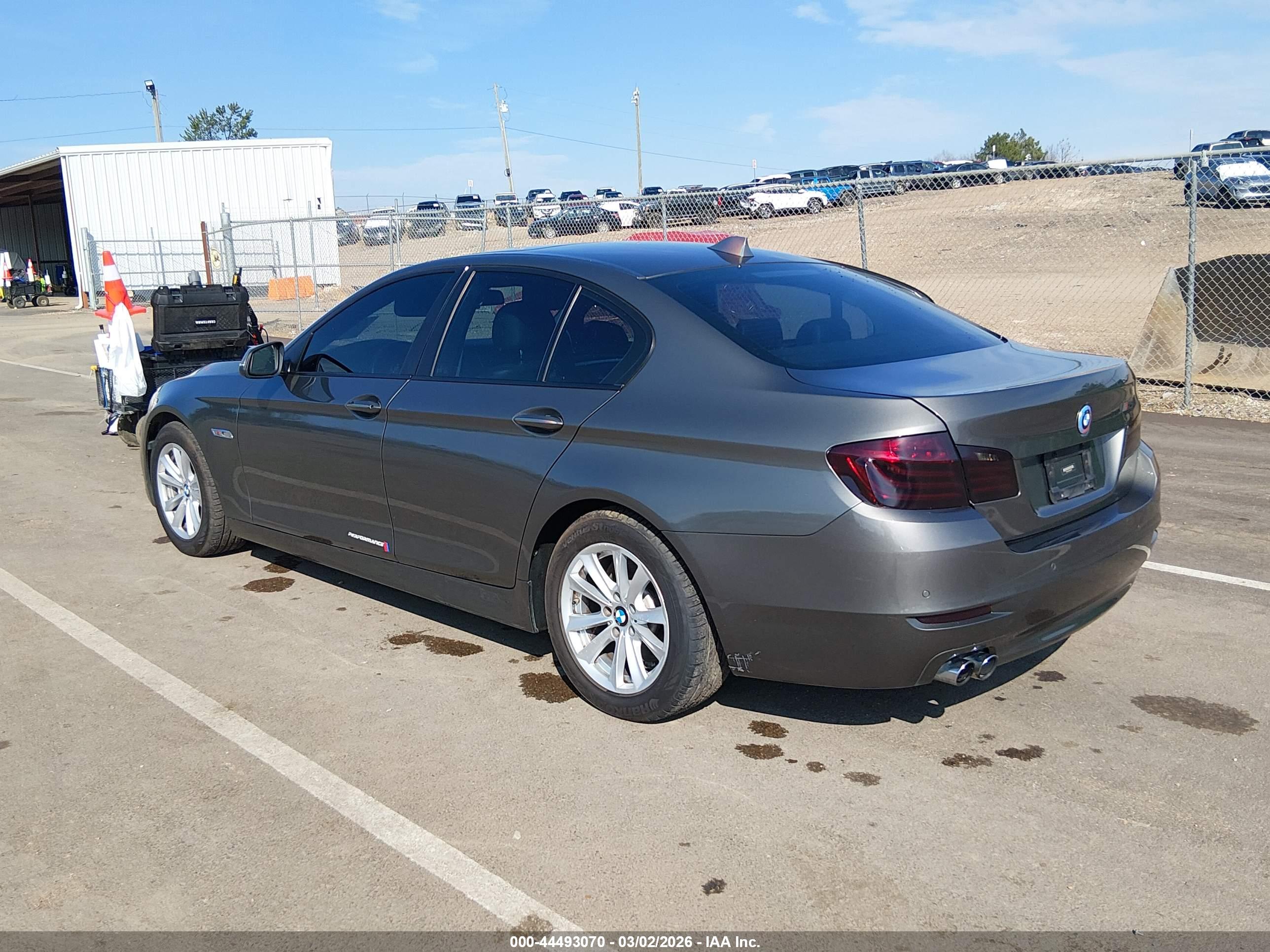 BMW 528I image 3