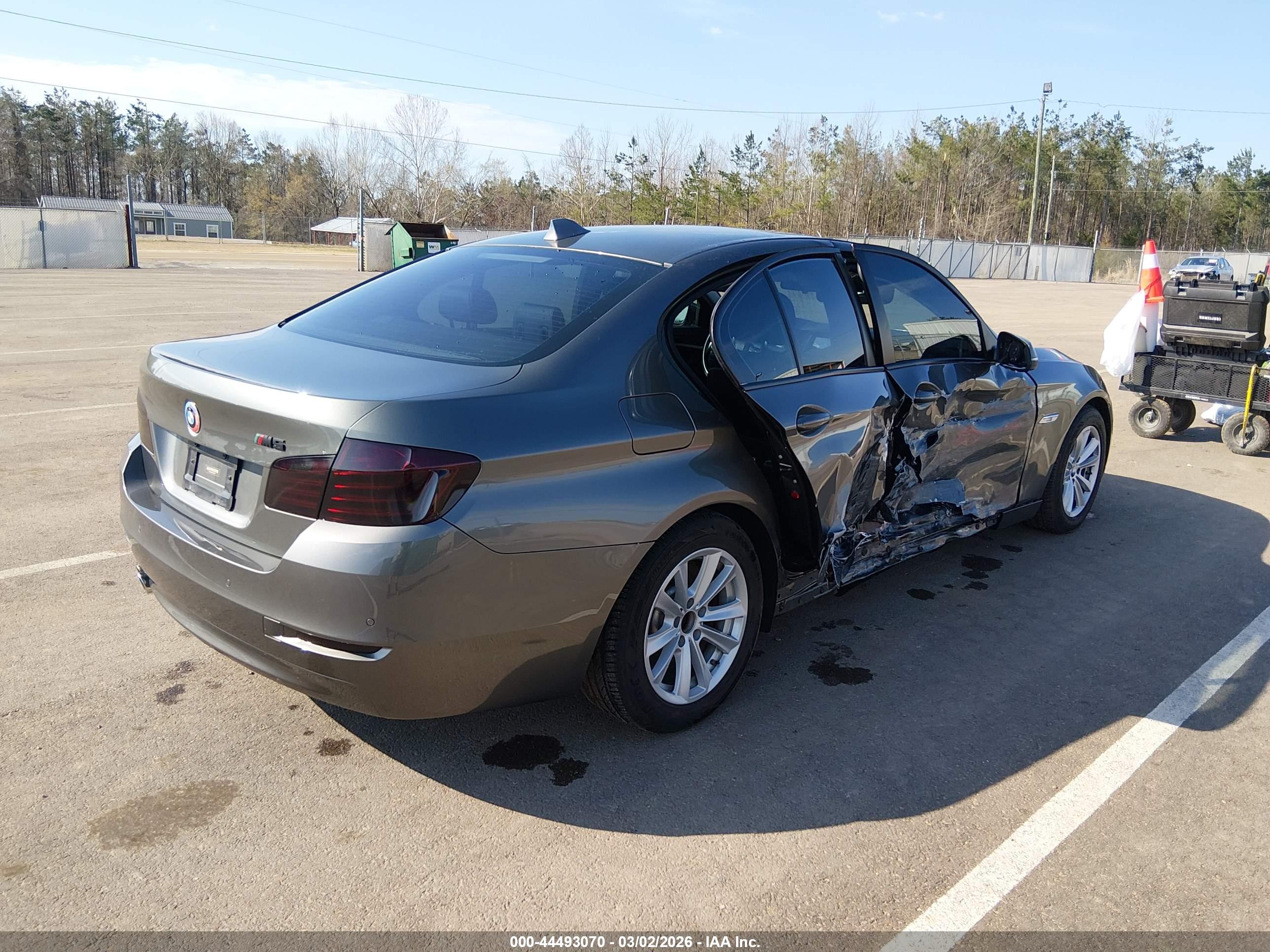BMW 528I image 4