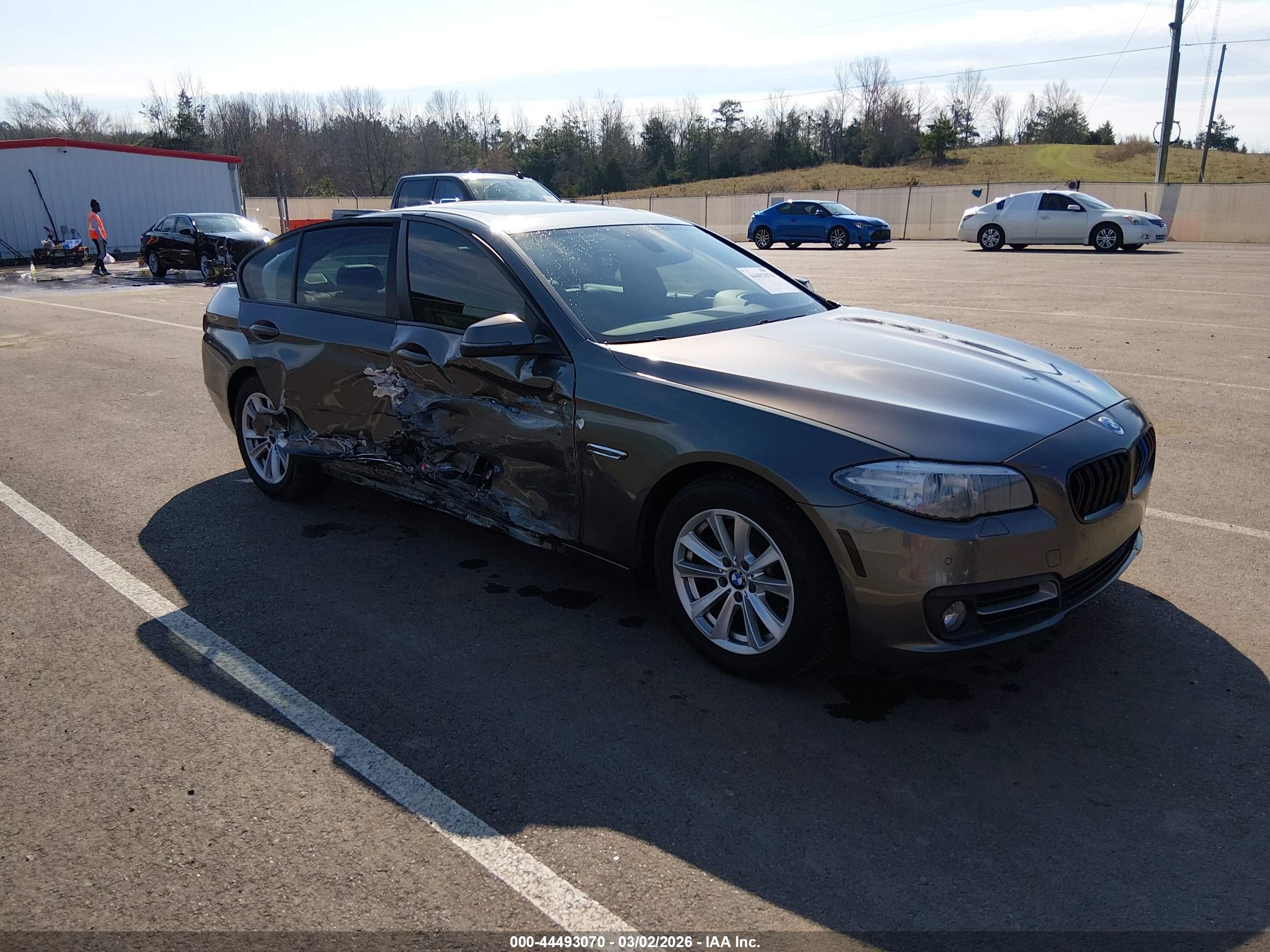 BMW 528I image 6