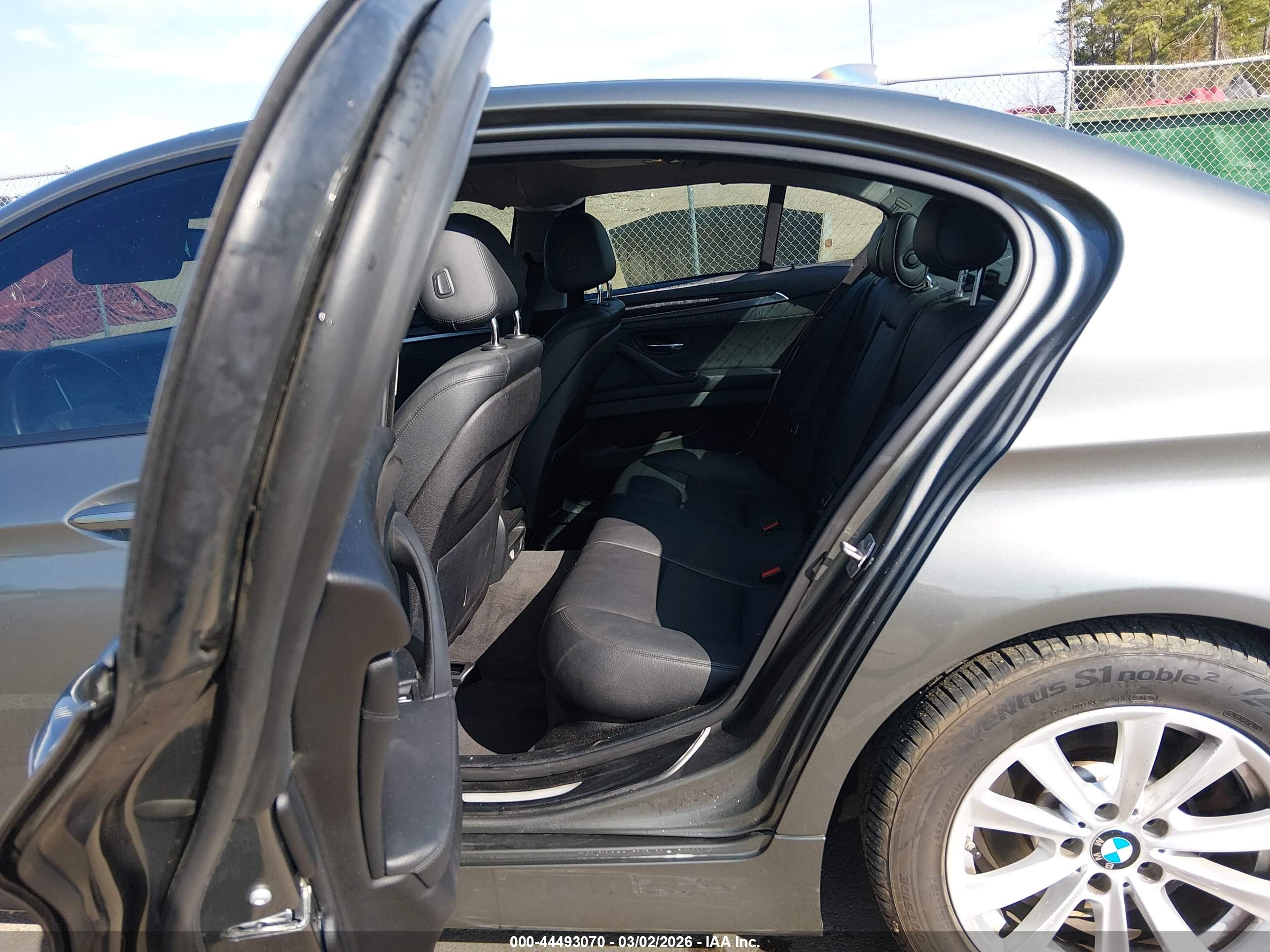 BMW 528I image 8