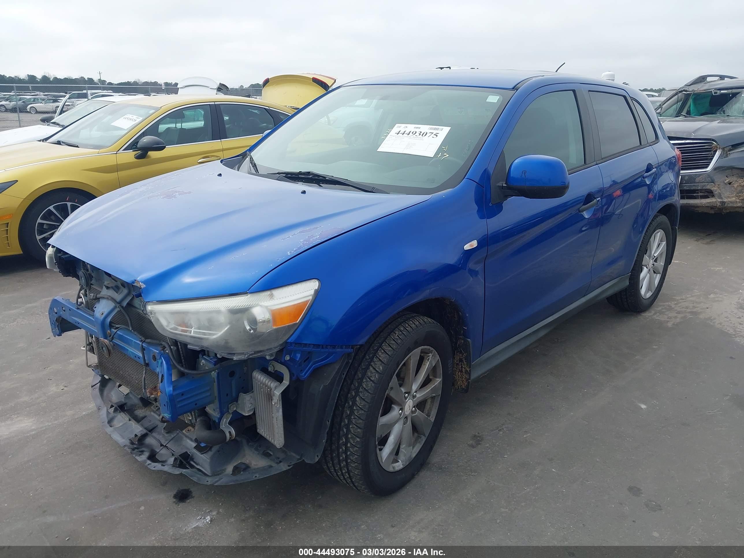 MITSUBISHI OUTLANDER image 2