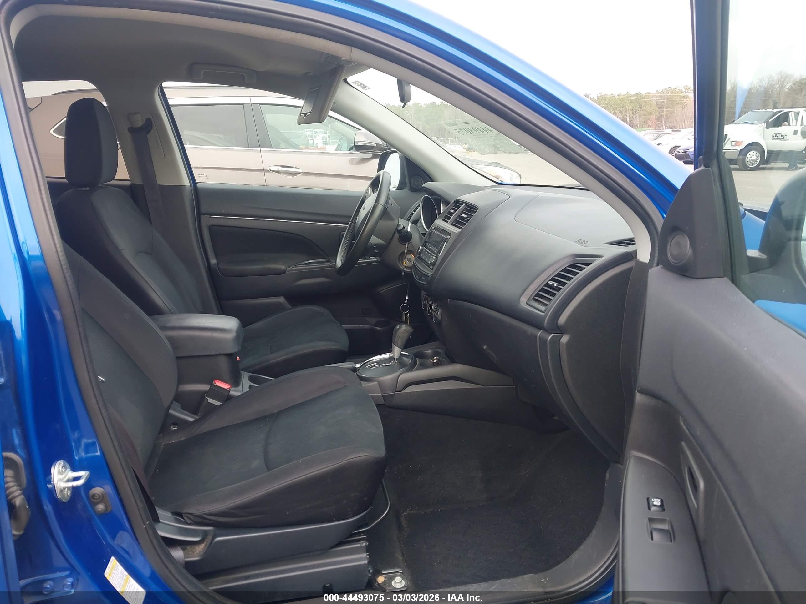 MITSUBISHI OUTLANDER image 5