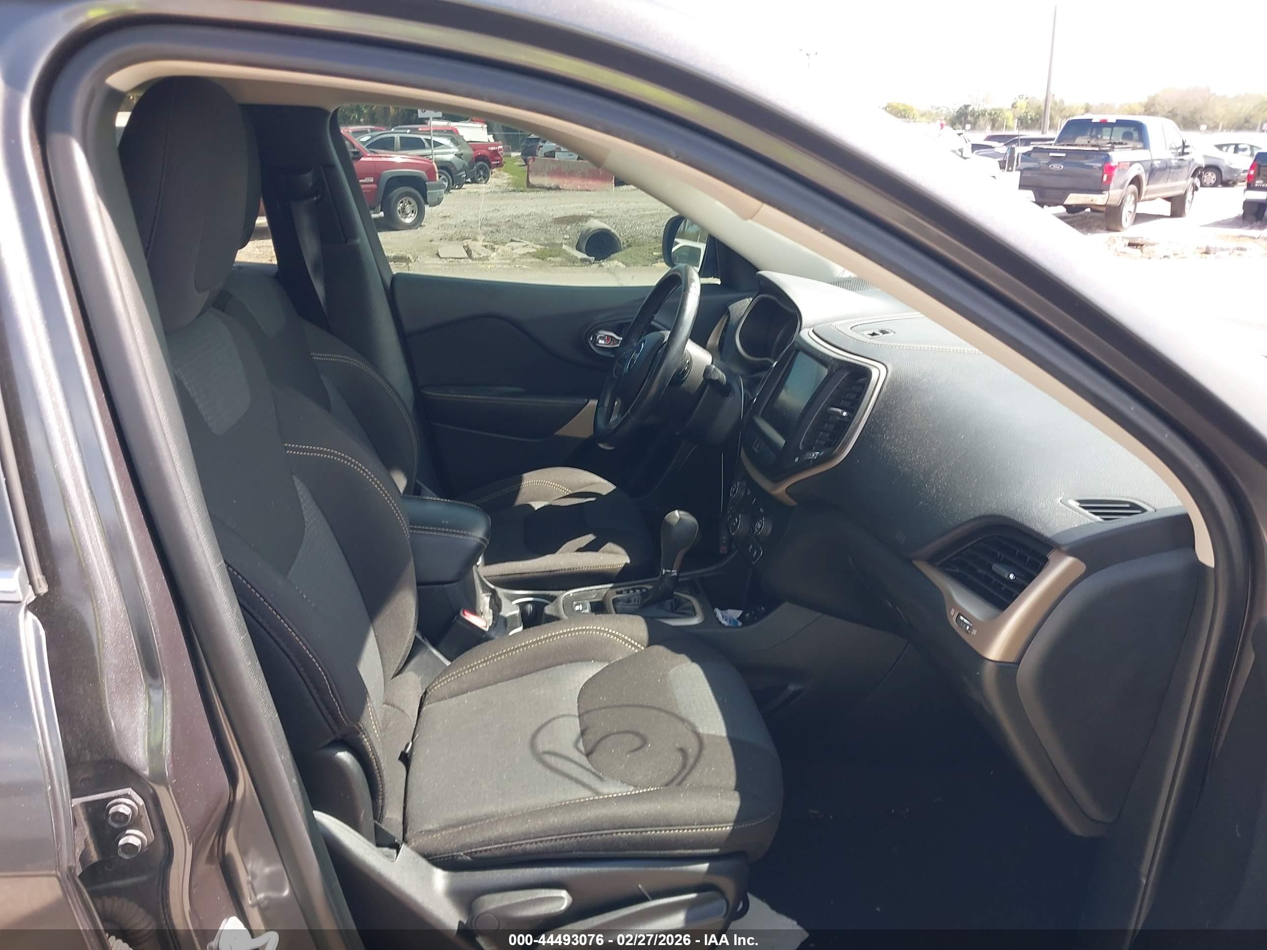 JEEP CHEROKEE image 5
