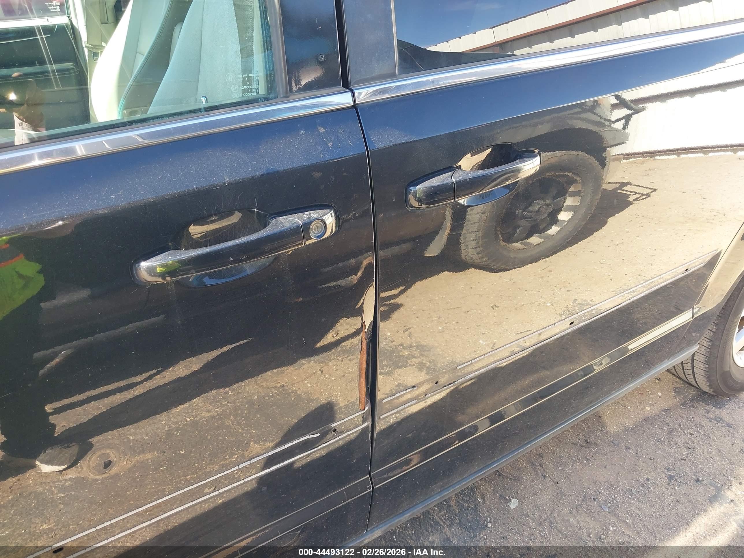 CHRYSLER TOWN image 6