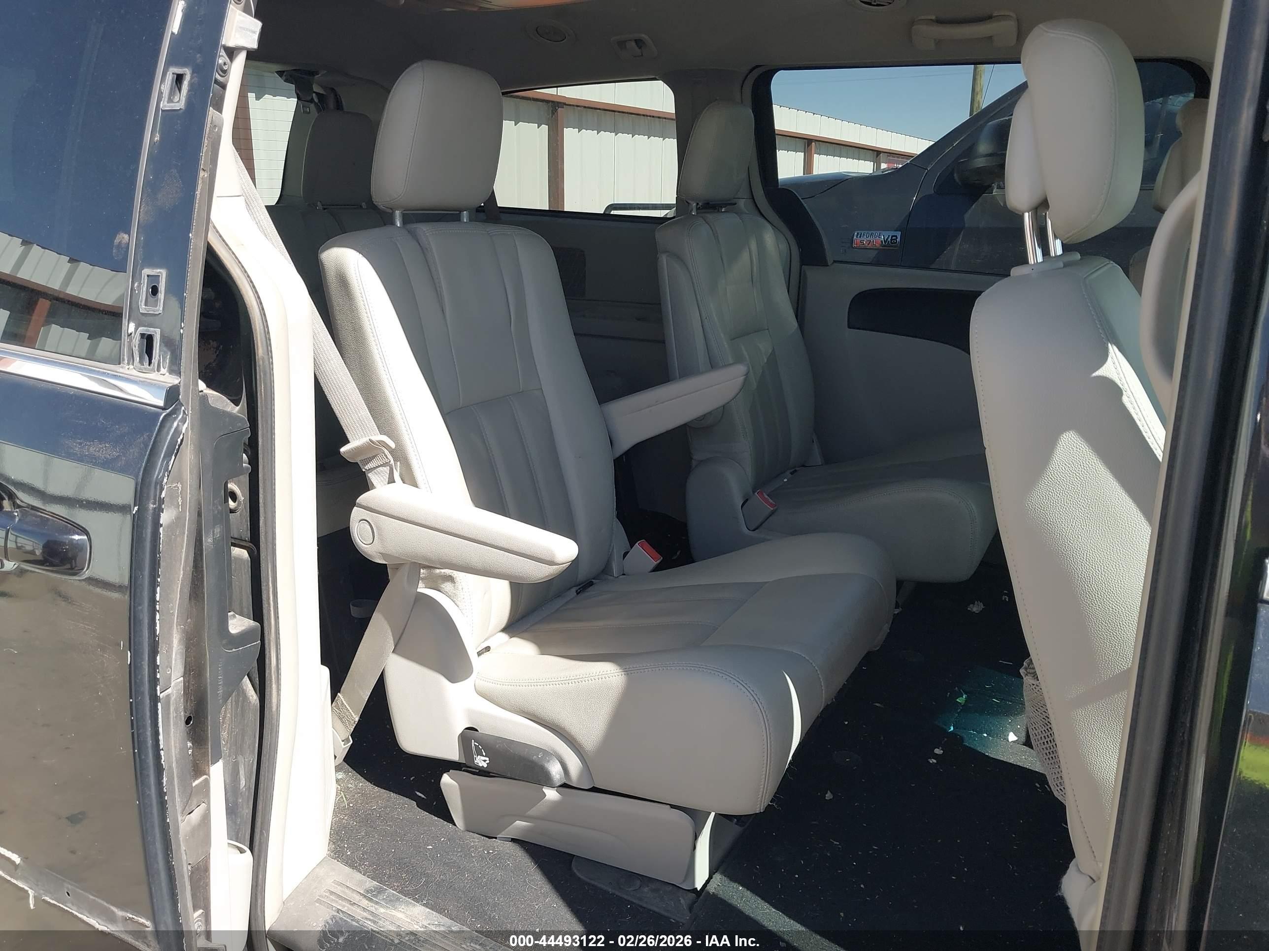 CHRYSLER TOWN image 8