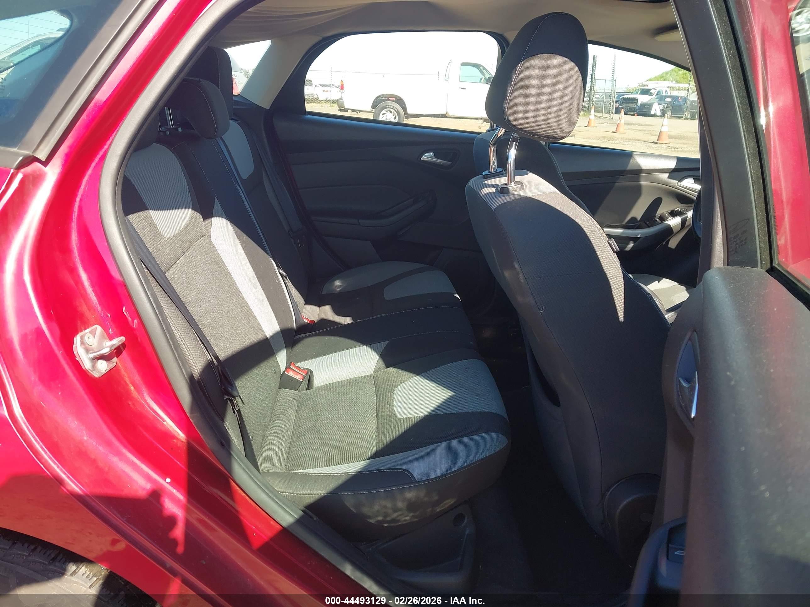 FORD FOCUS image 8