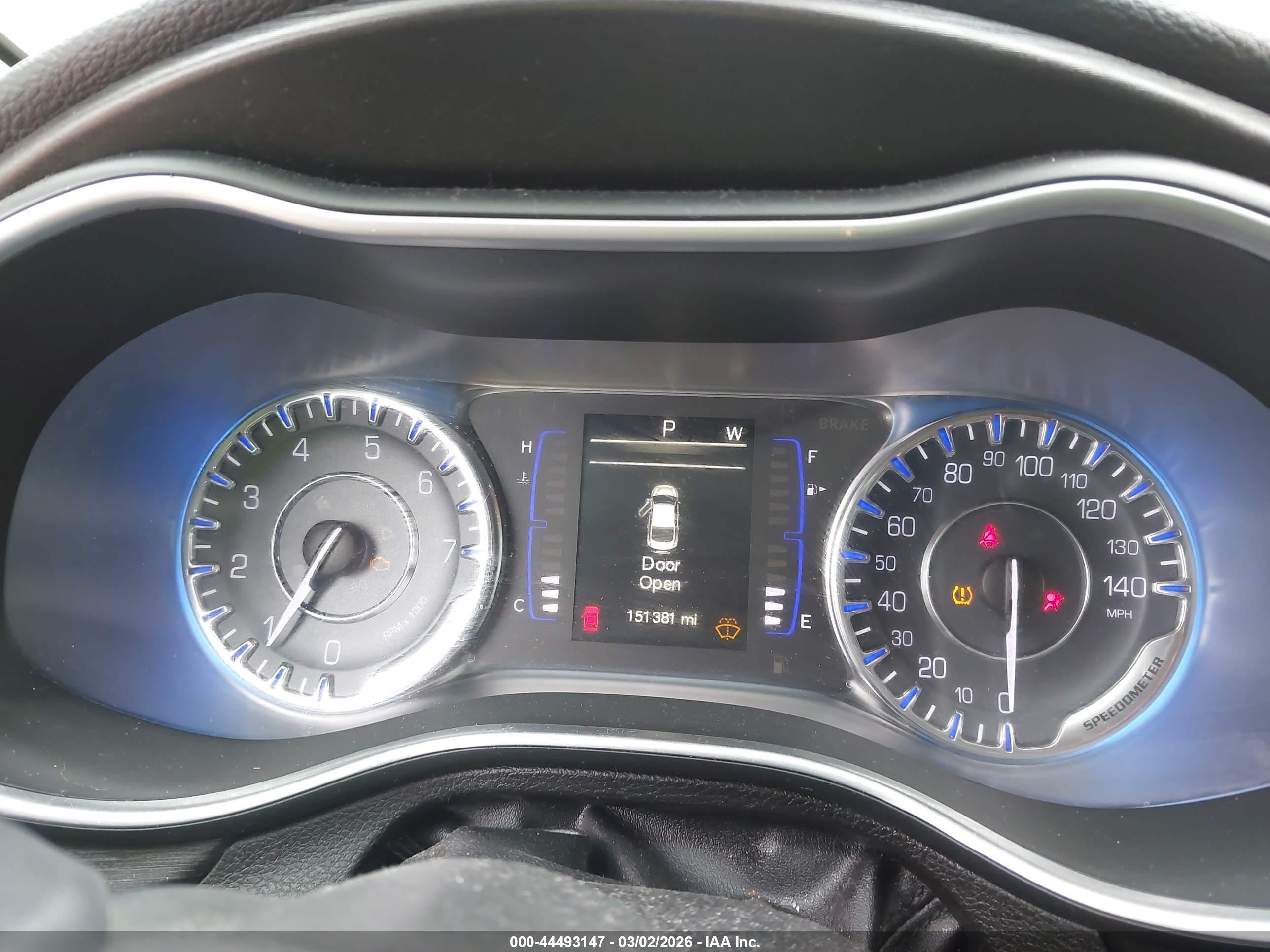 CHRYSLER 200 image 7