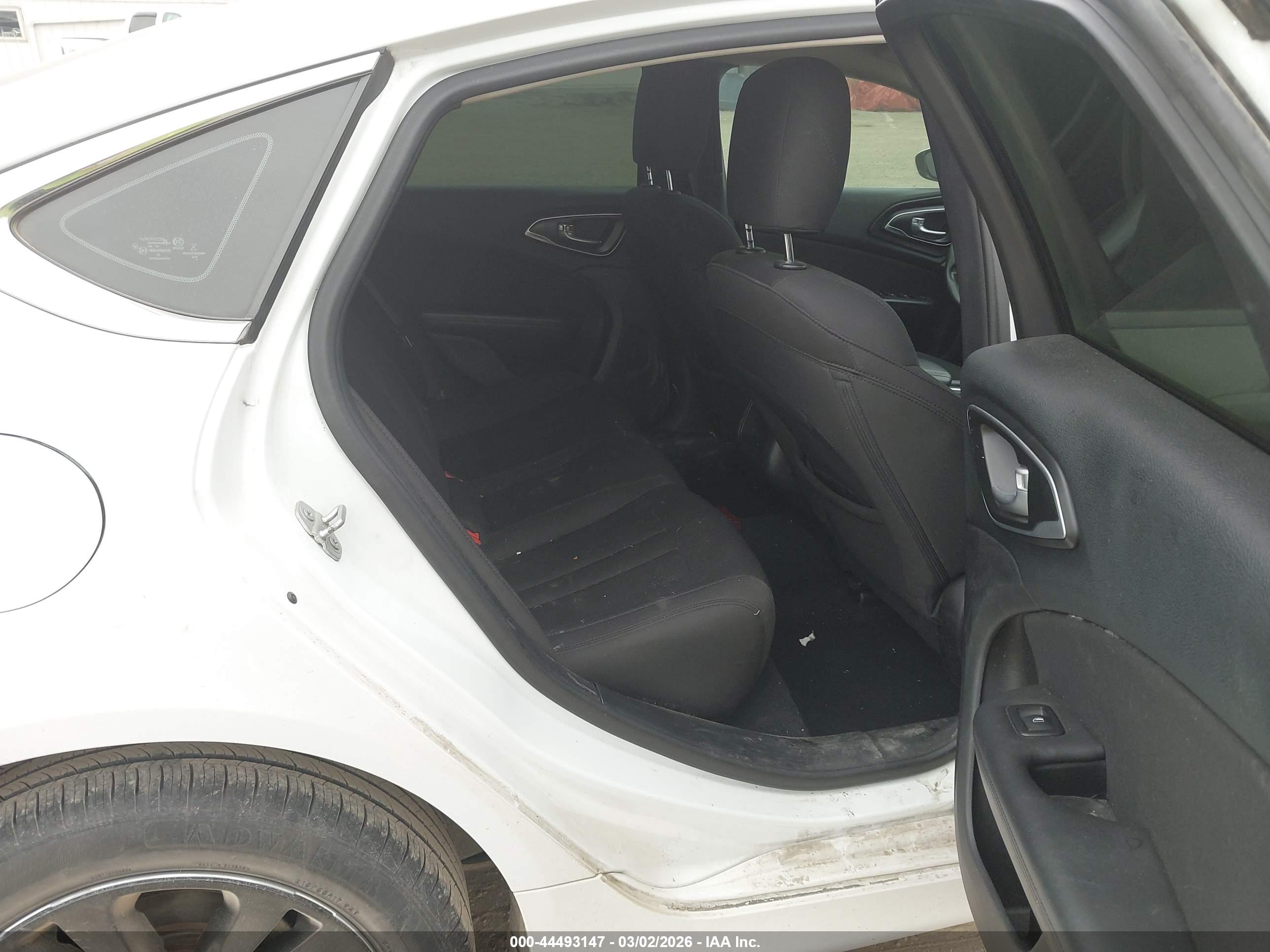 CHRYSLER 200 image 8