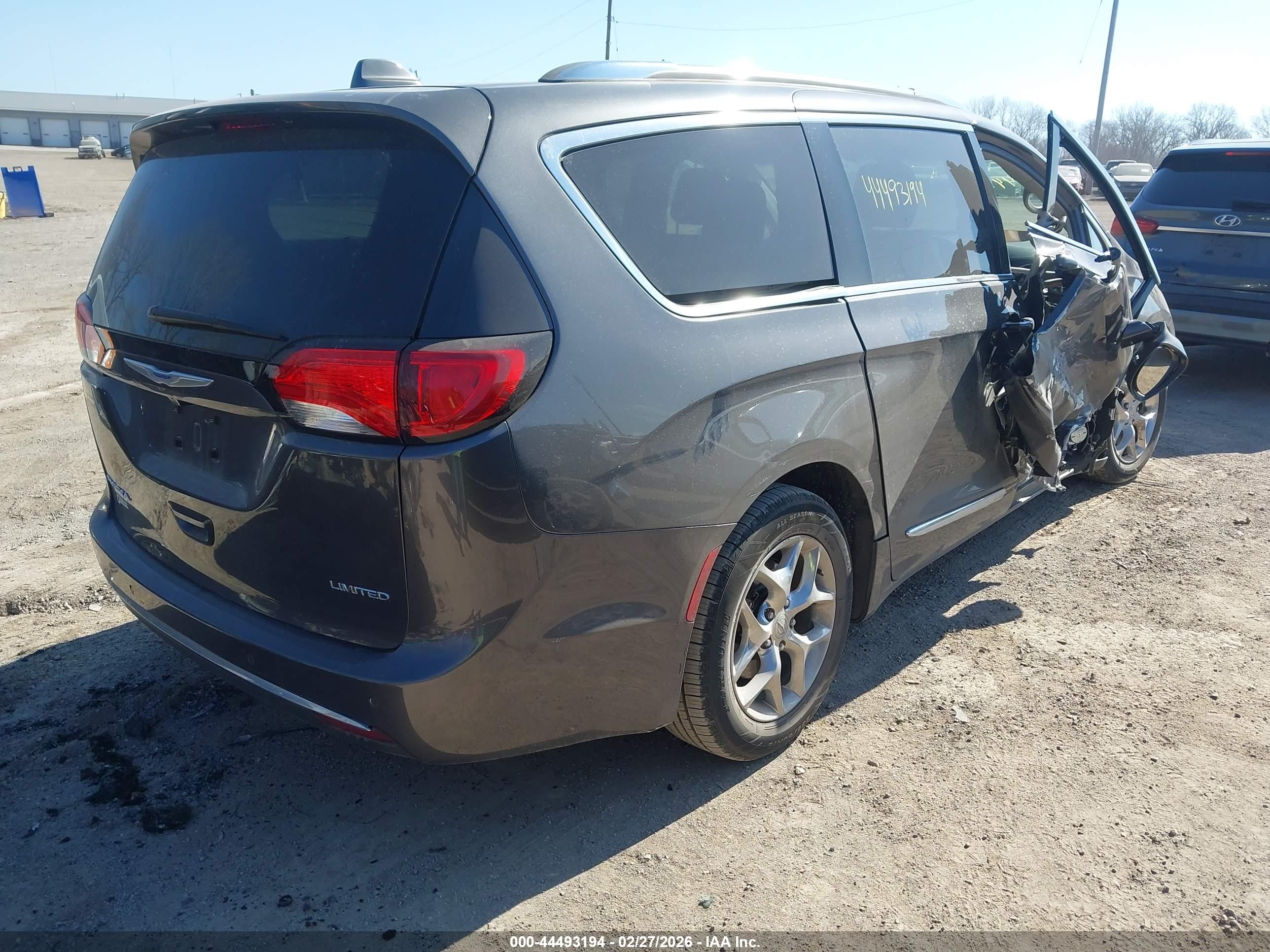 CHRYSLER PACIFICA image 4