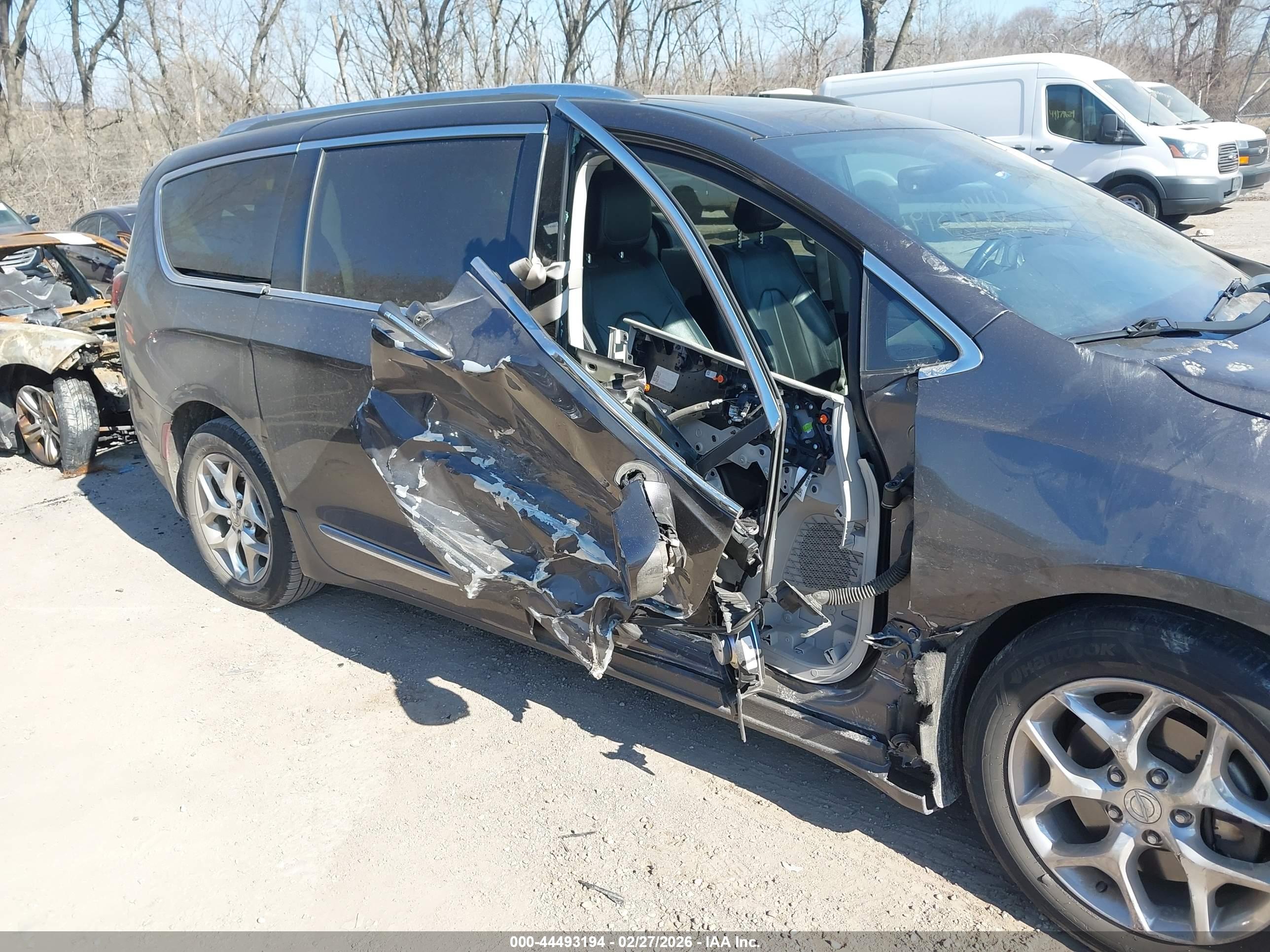 CHRYSLER PACIFICA image 6