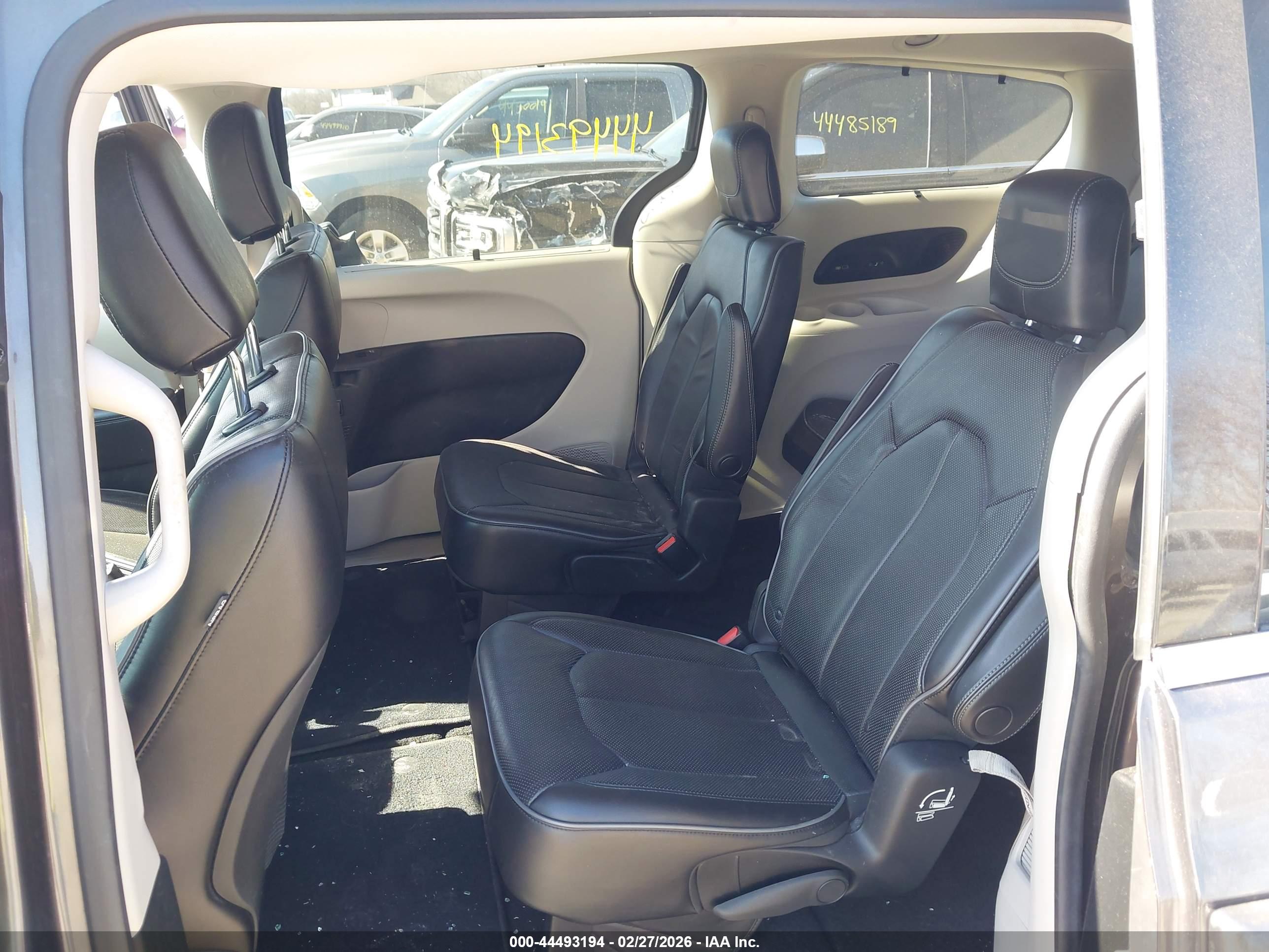 CHRYSLER PACIFICA image 8
