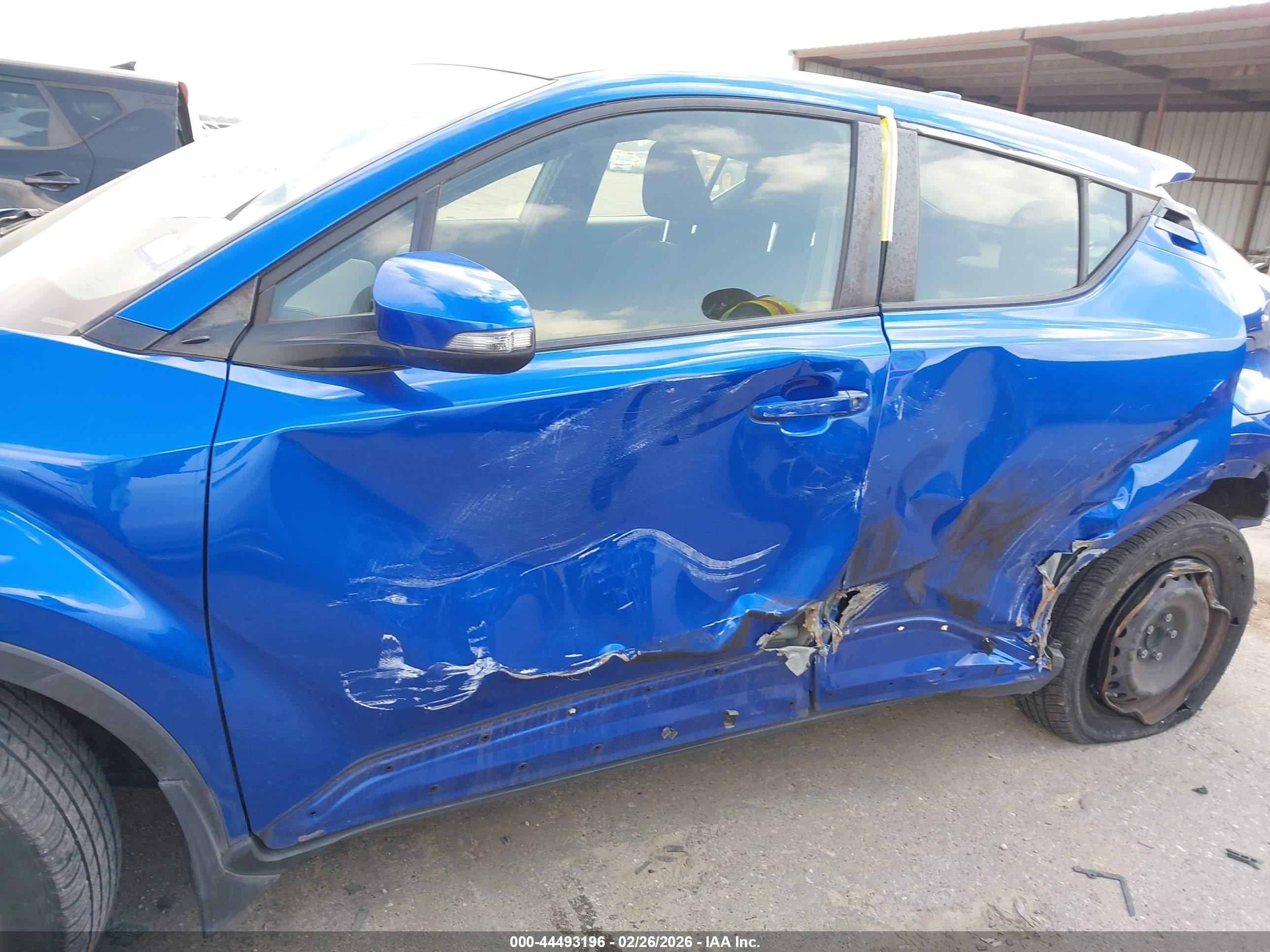 TOYOTA C-HR image 6