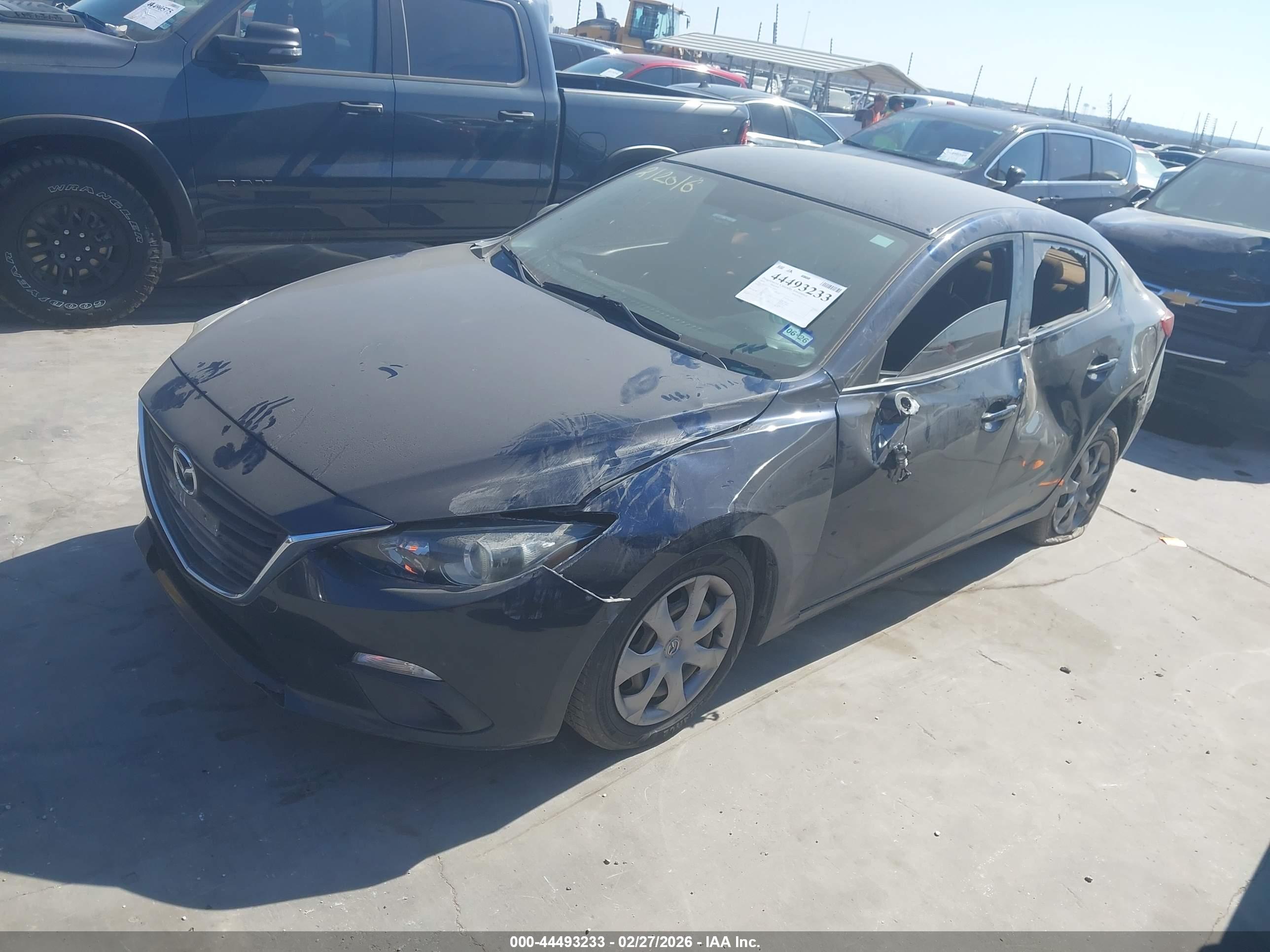 MAZDA MAZDA3 image 2