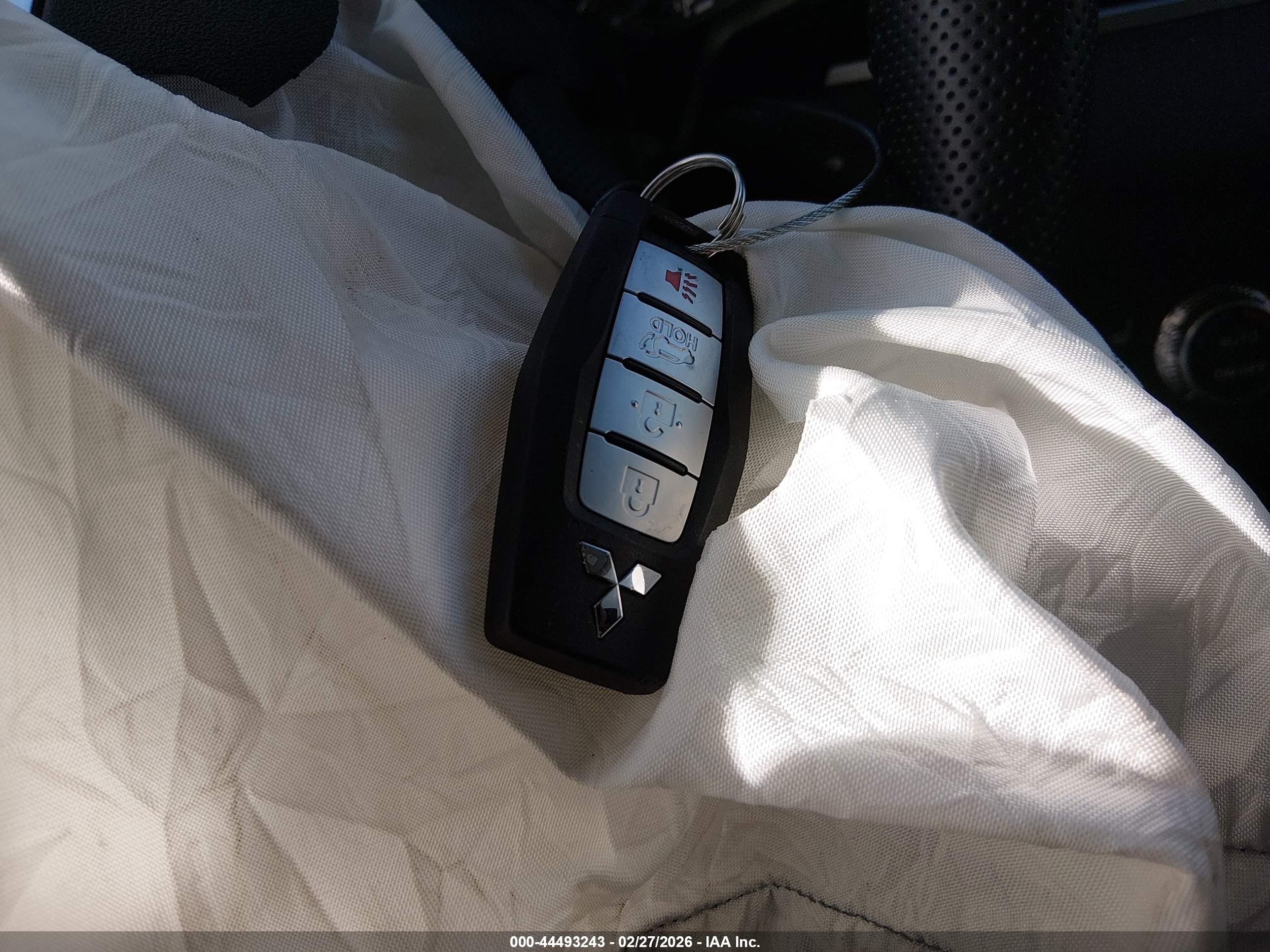 MITSUBISHI OUTLANDER image 11