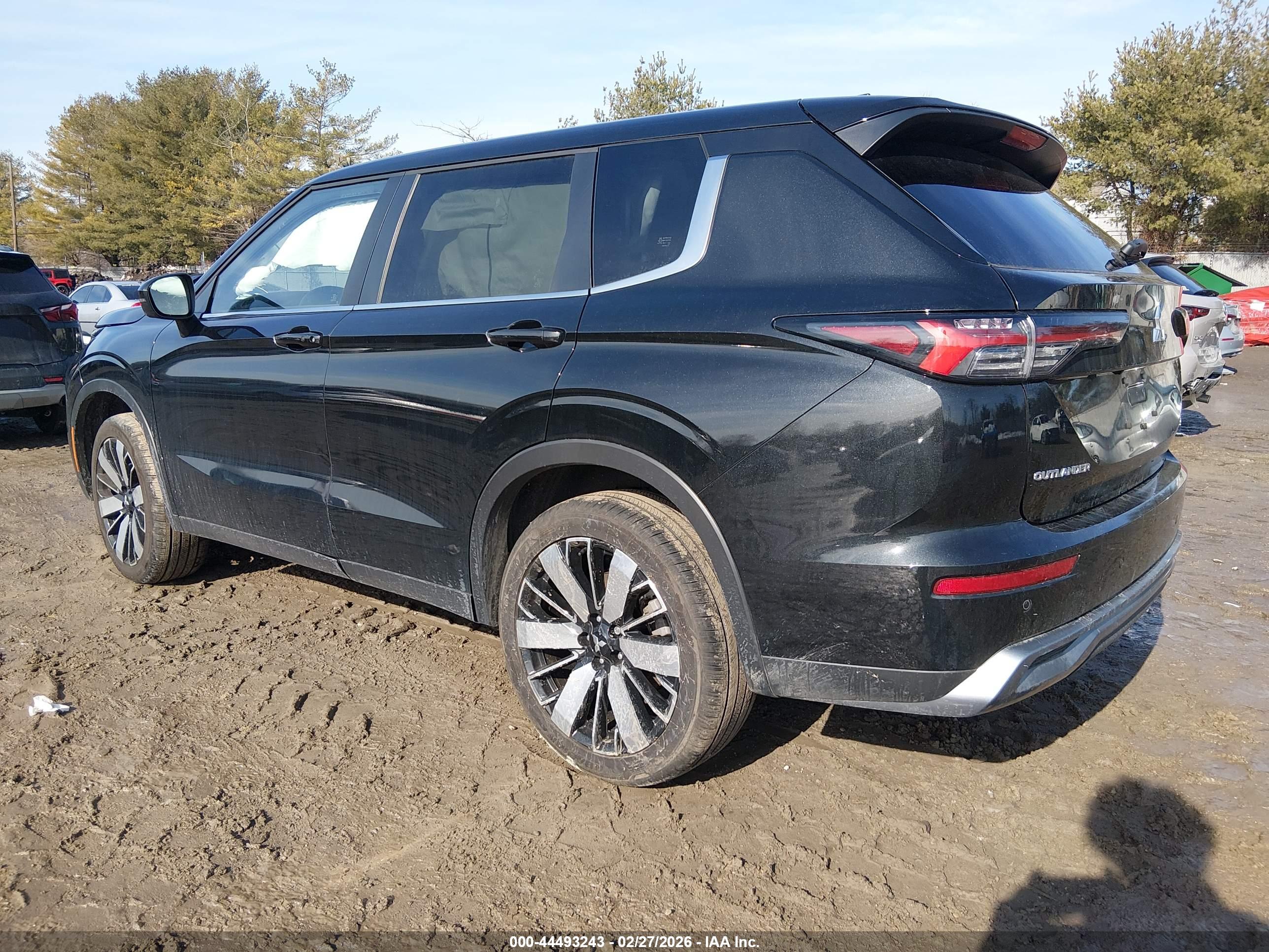 MITSUBISHI OUTLANDER image 3