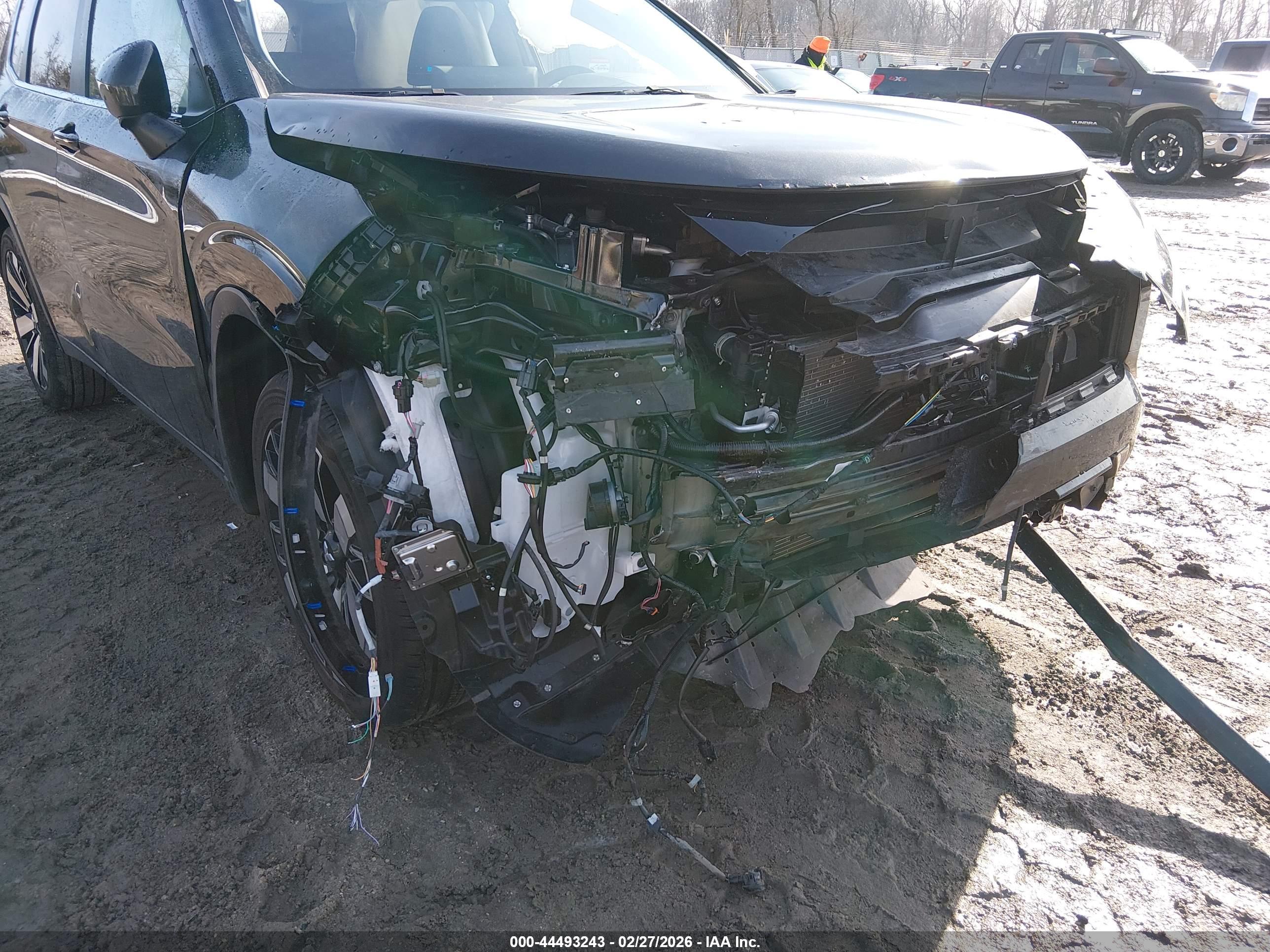 MITSUBISHI OUTLANDER image 6